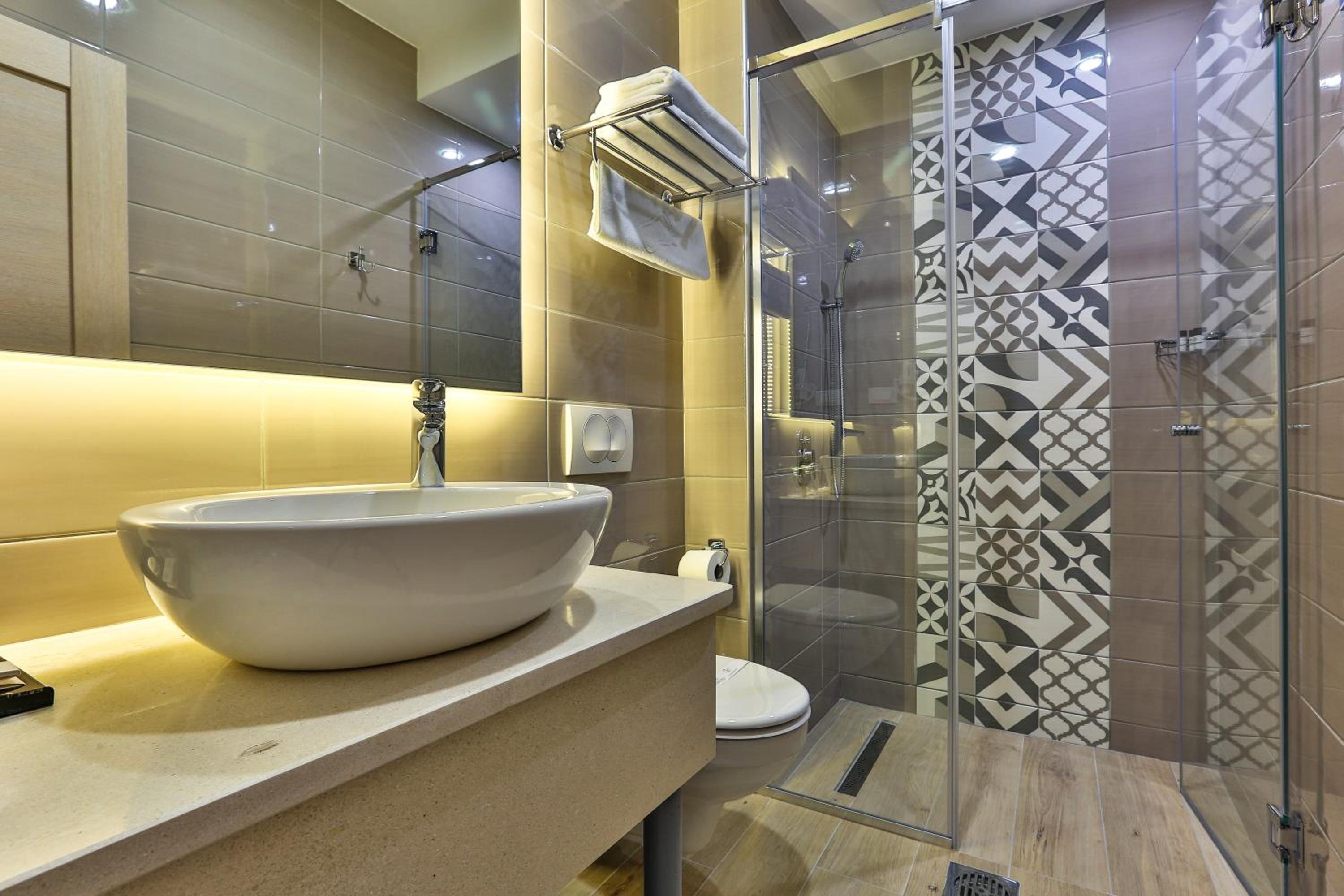 Executive Suite - Photo 7