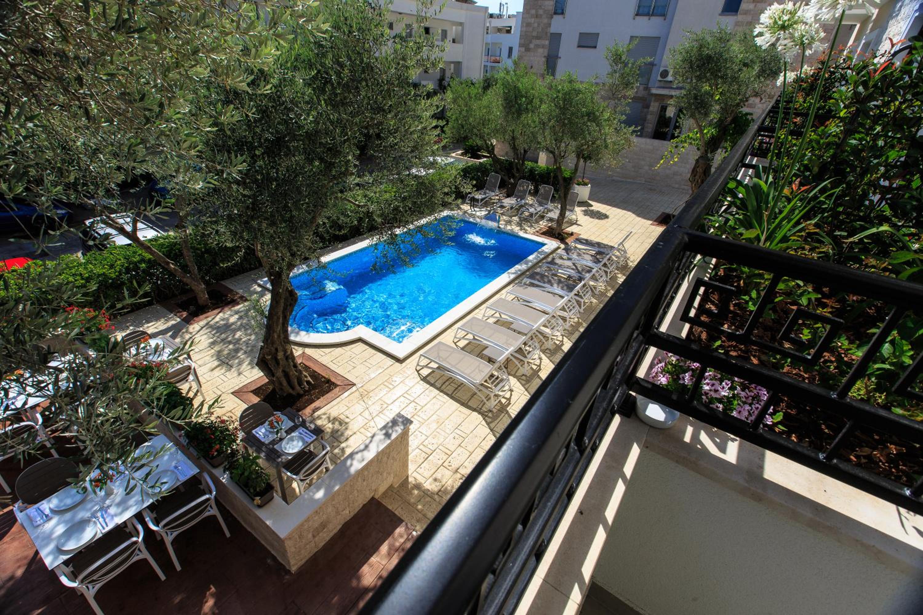 Executive Suite - Photo 3