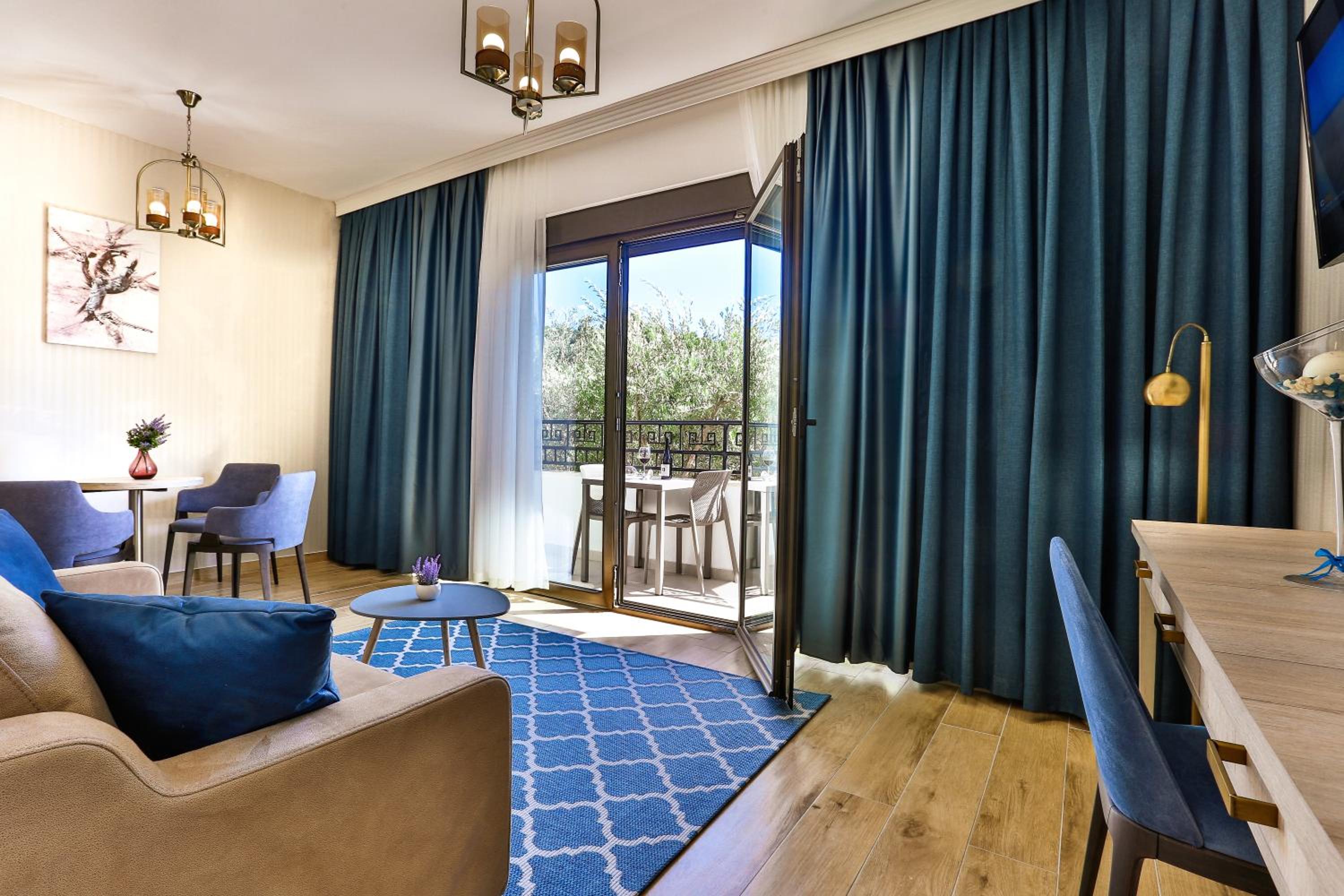 Executive Suite - Photo 1