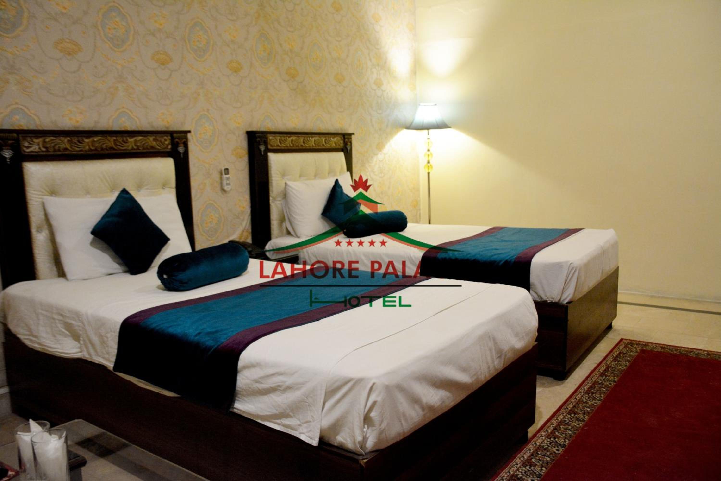 Deluxe Room - Photo 10