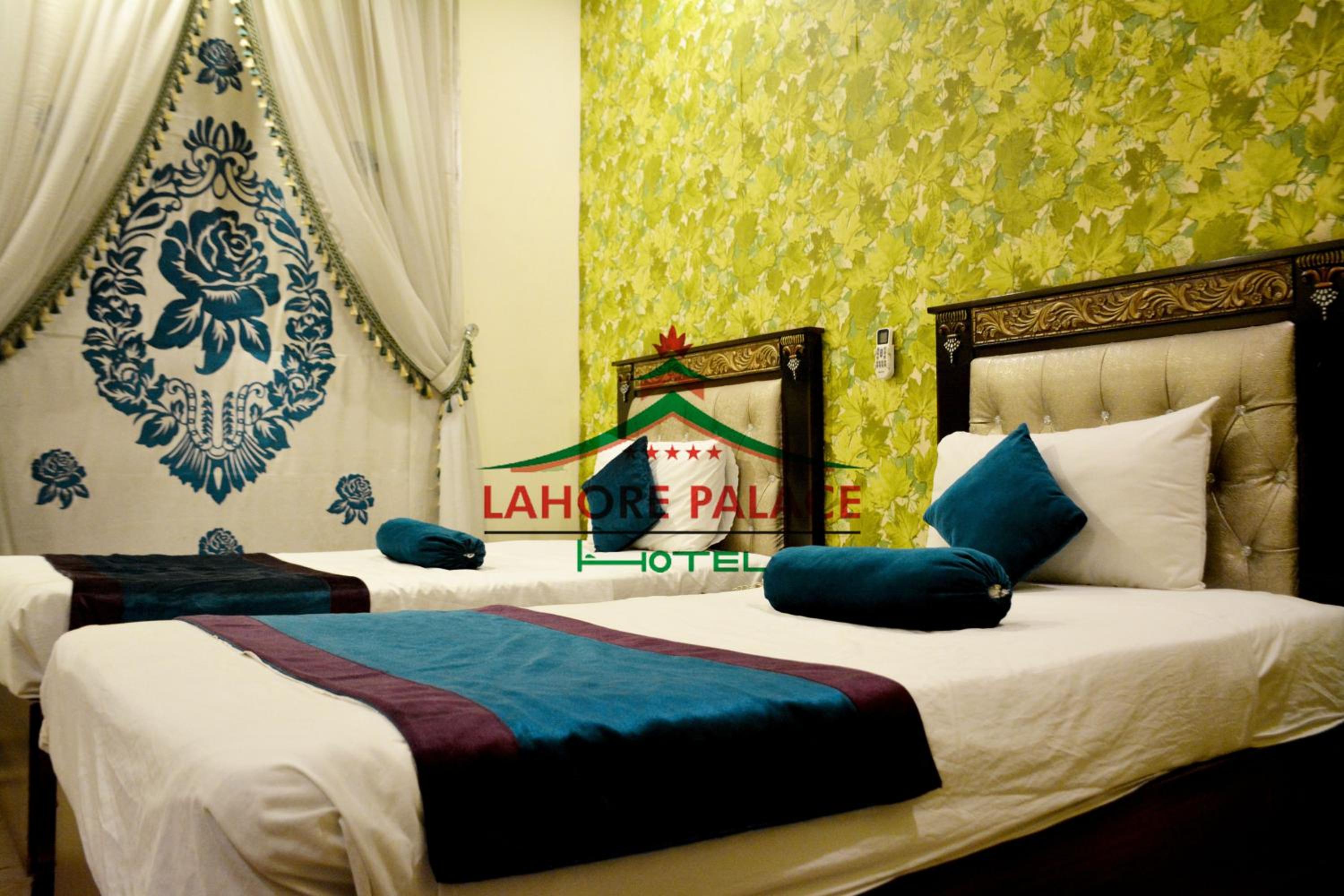 Deluxe Room - Photo 12