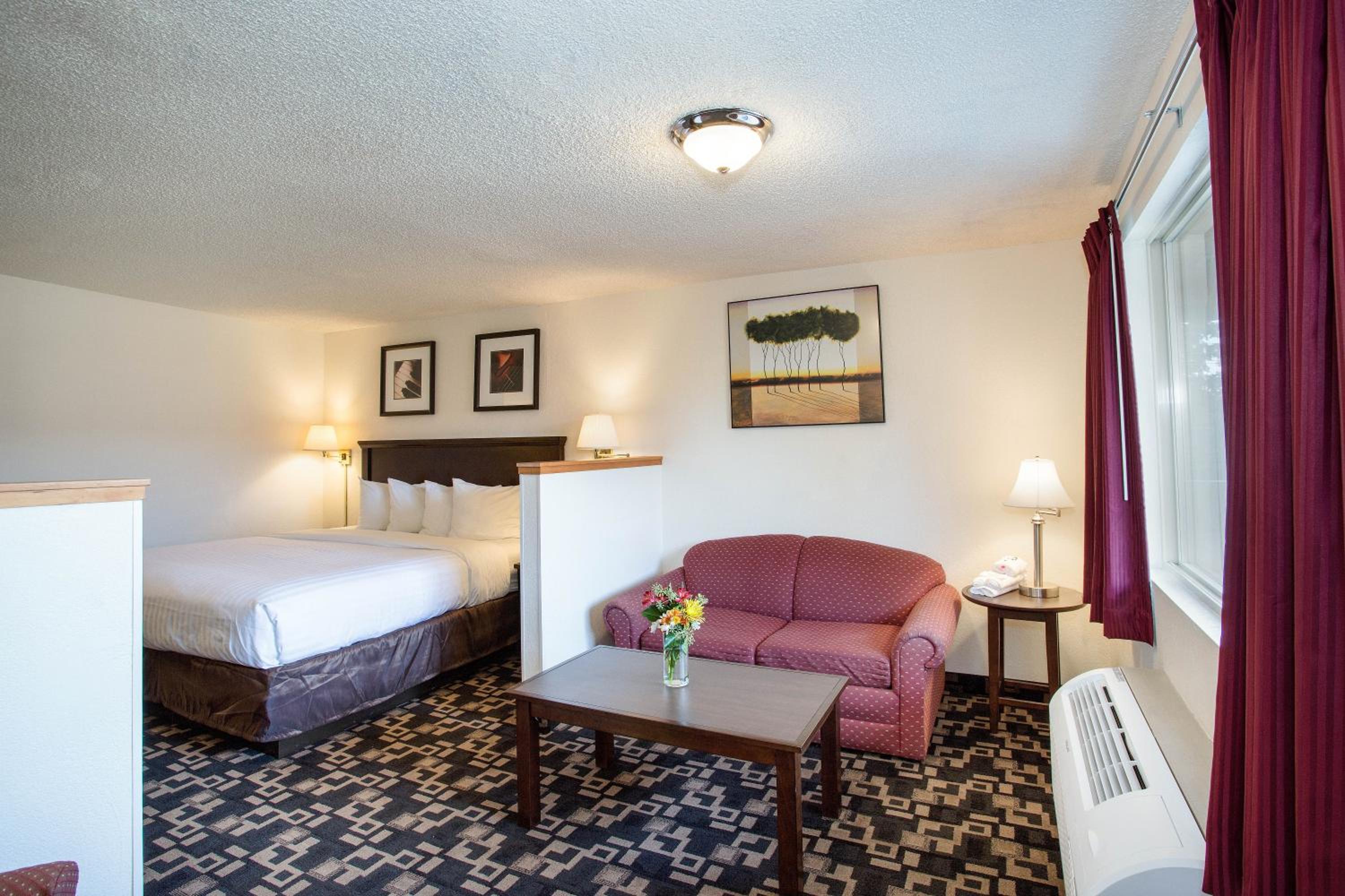 King Suite - Non-Smoking - Photo 2