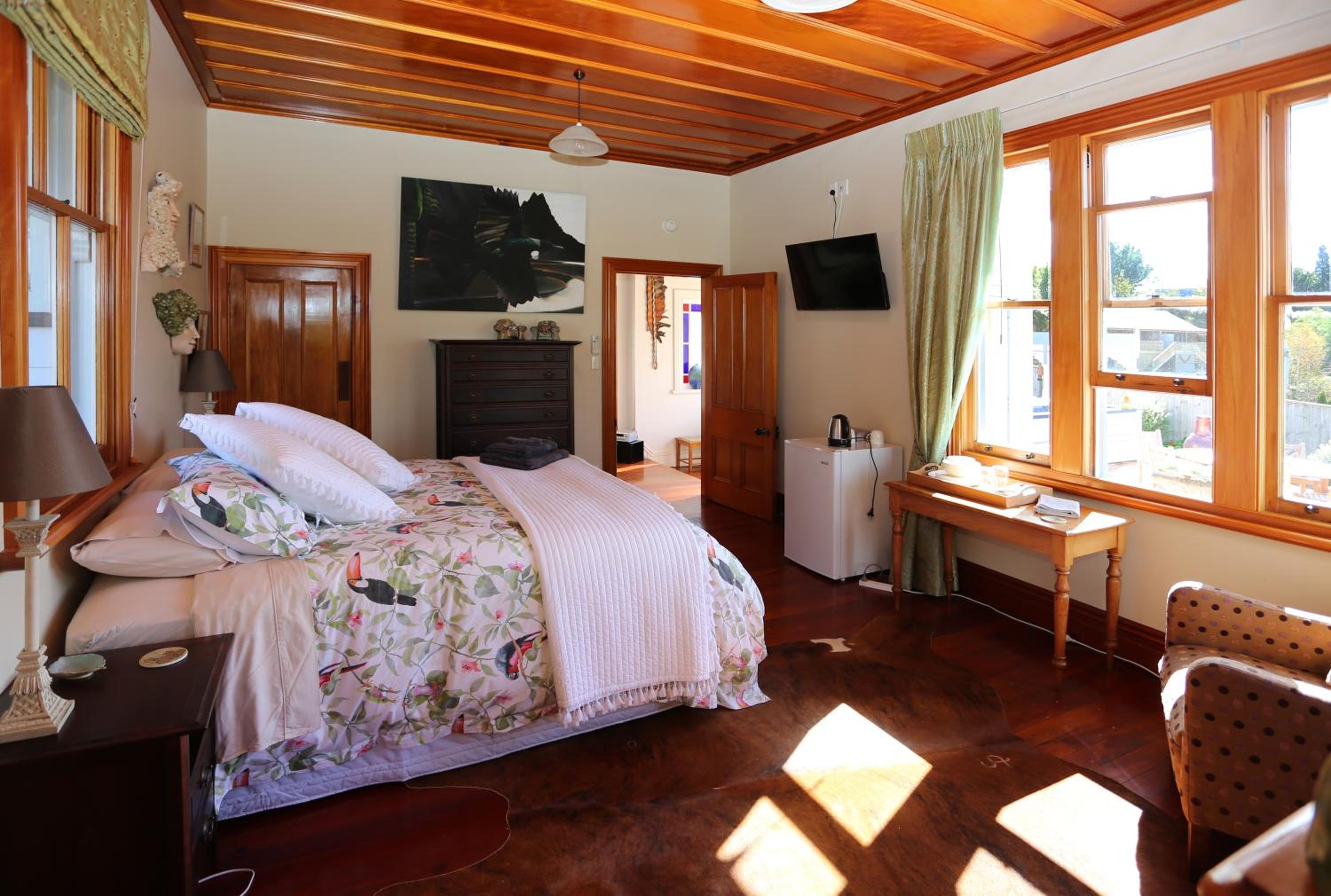 Deluxe King Room - Photo 4