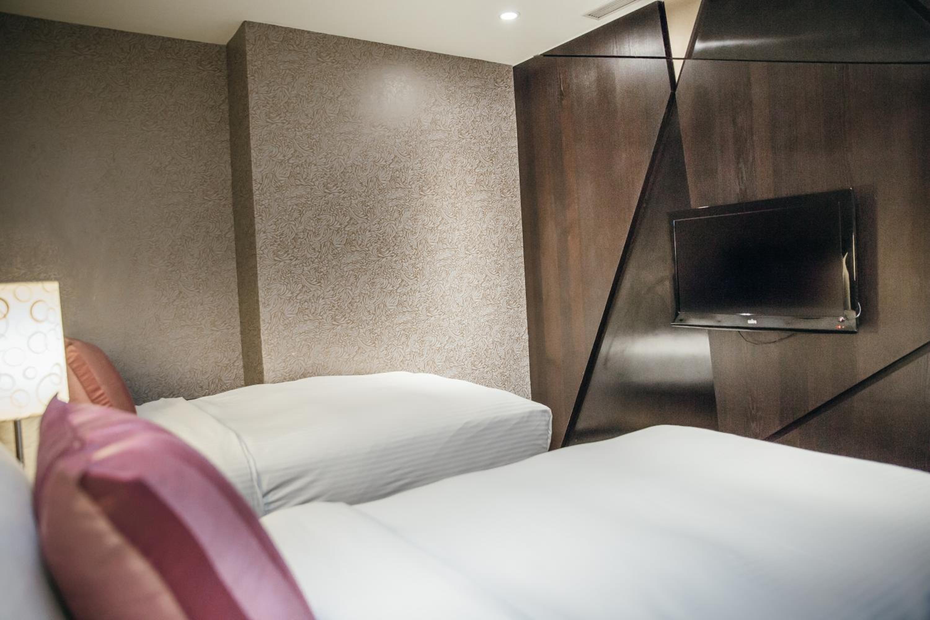 Triple Room - No Window photo 3