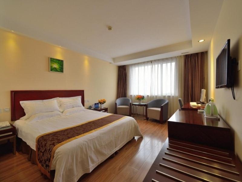 Business Queen Room