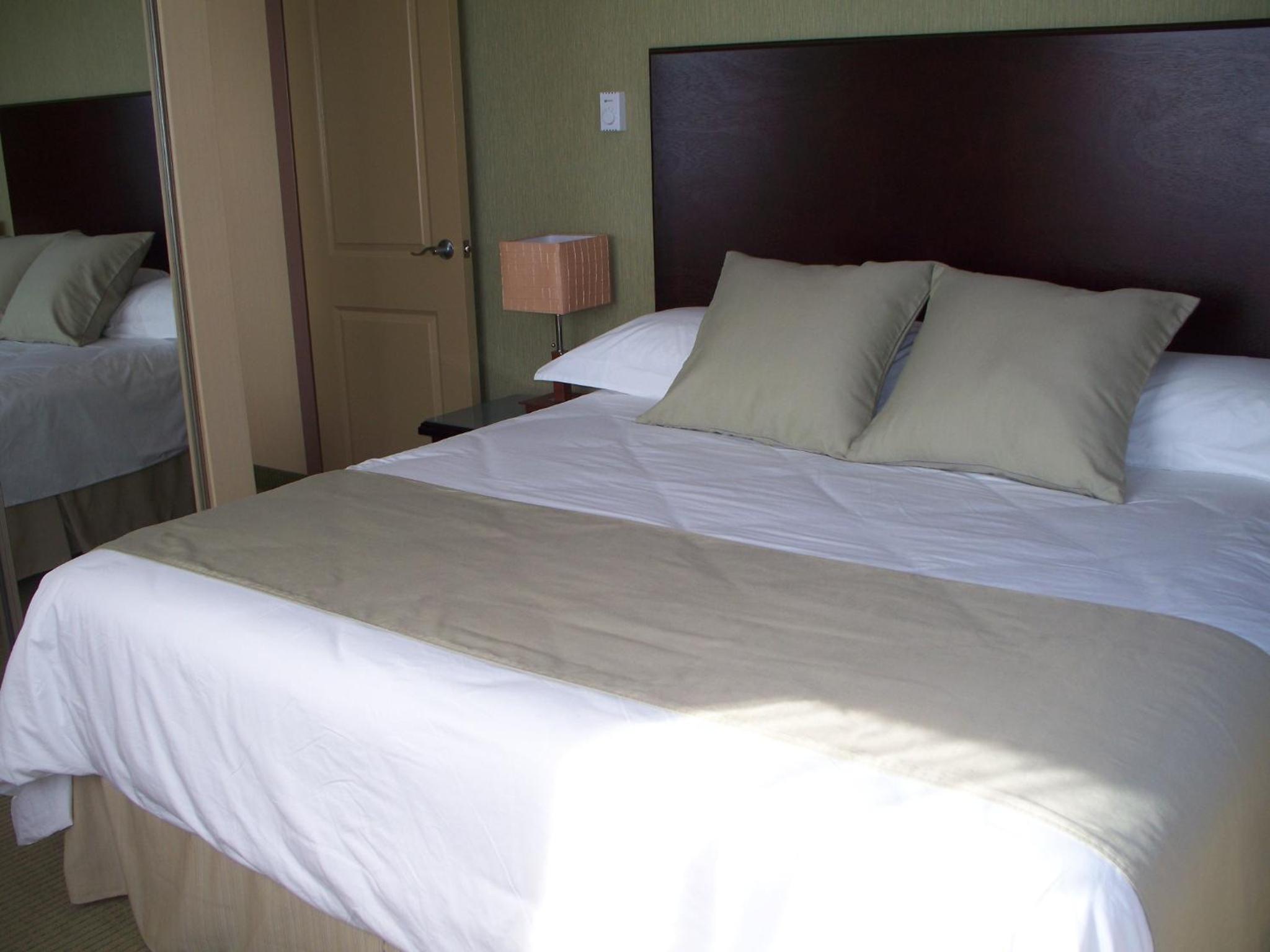 King Suite - Non-Smoking - Photo 2