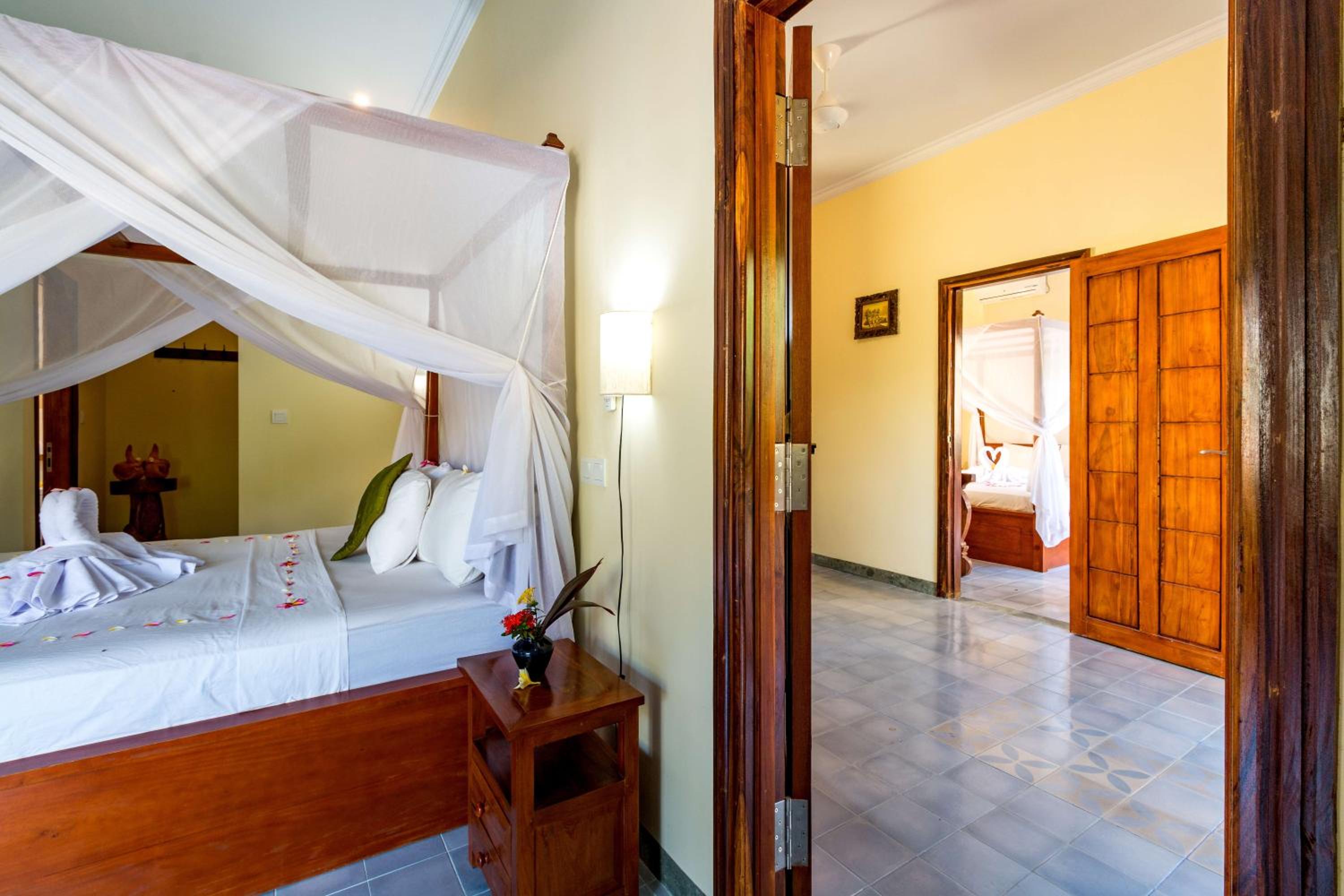 Villa with Garden View - Photo 25