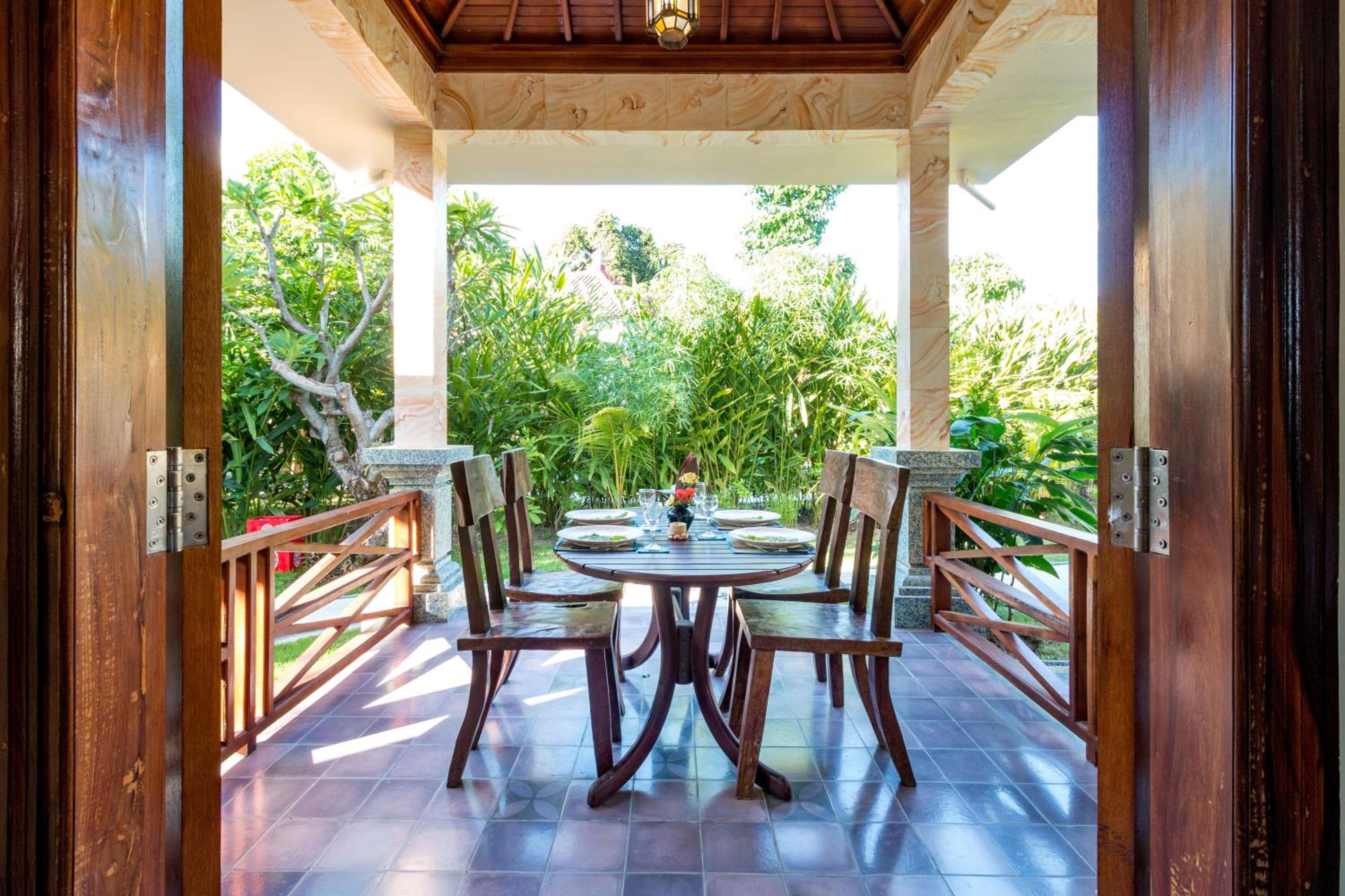 Villa with Garden View - Photo 10