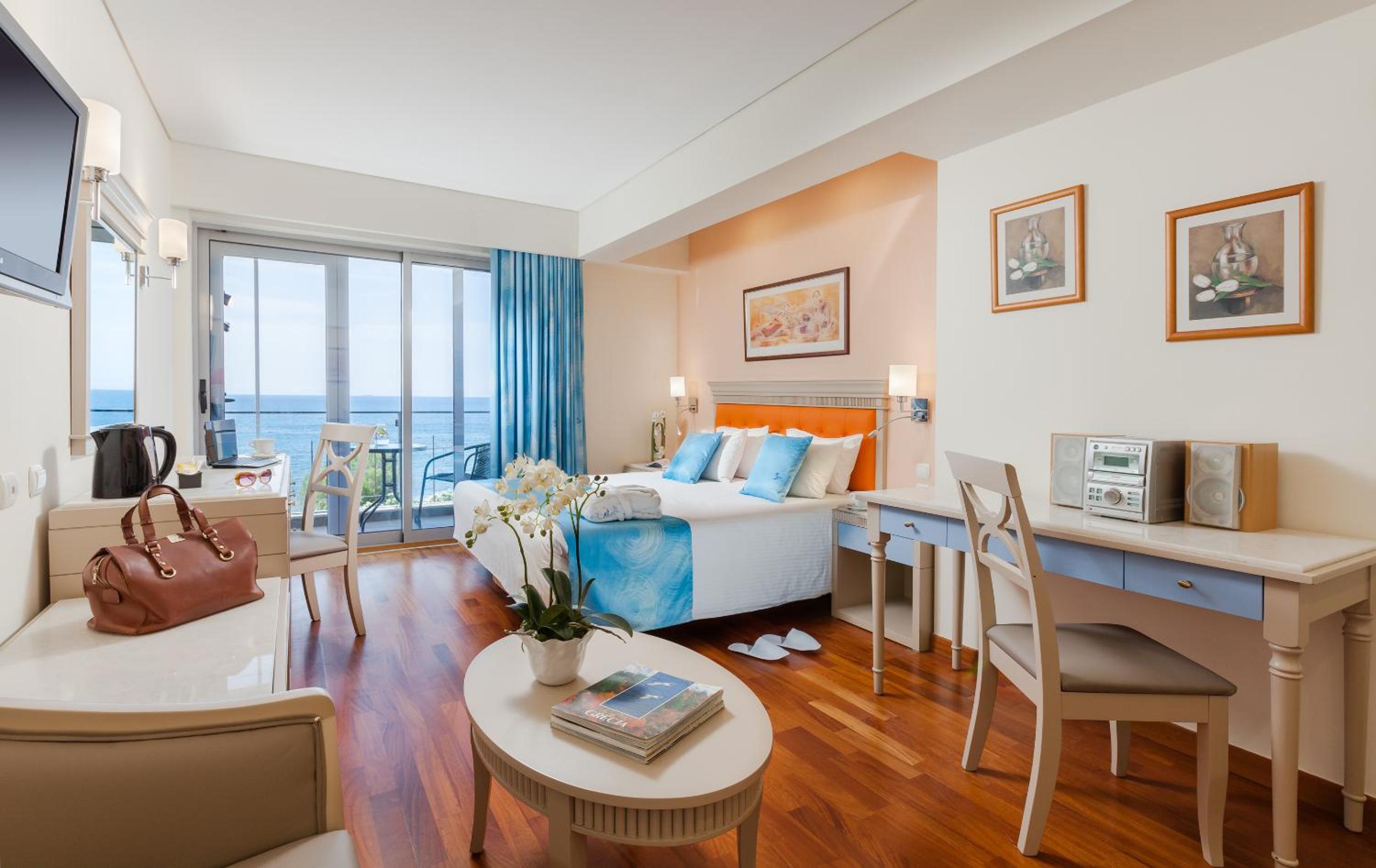 Double or Twin Room with Sea View