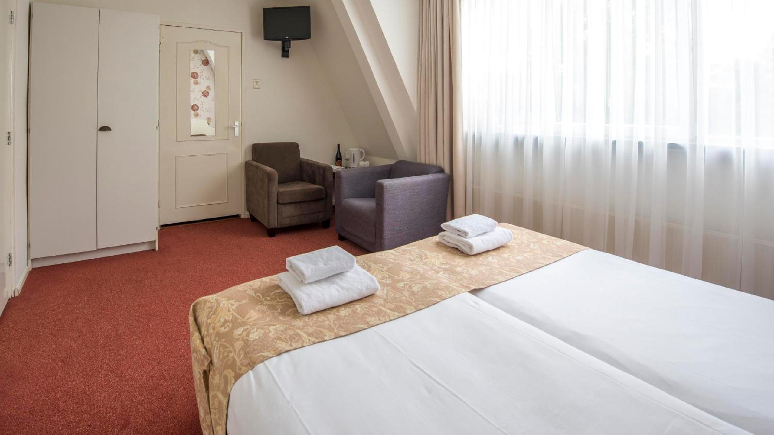 Standard Twin Room photo 2