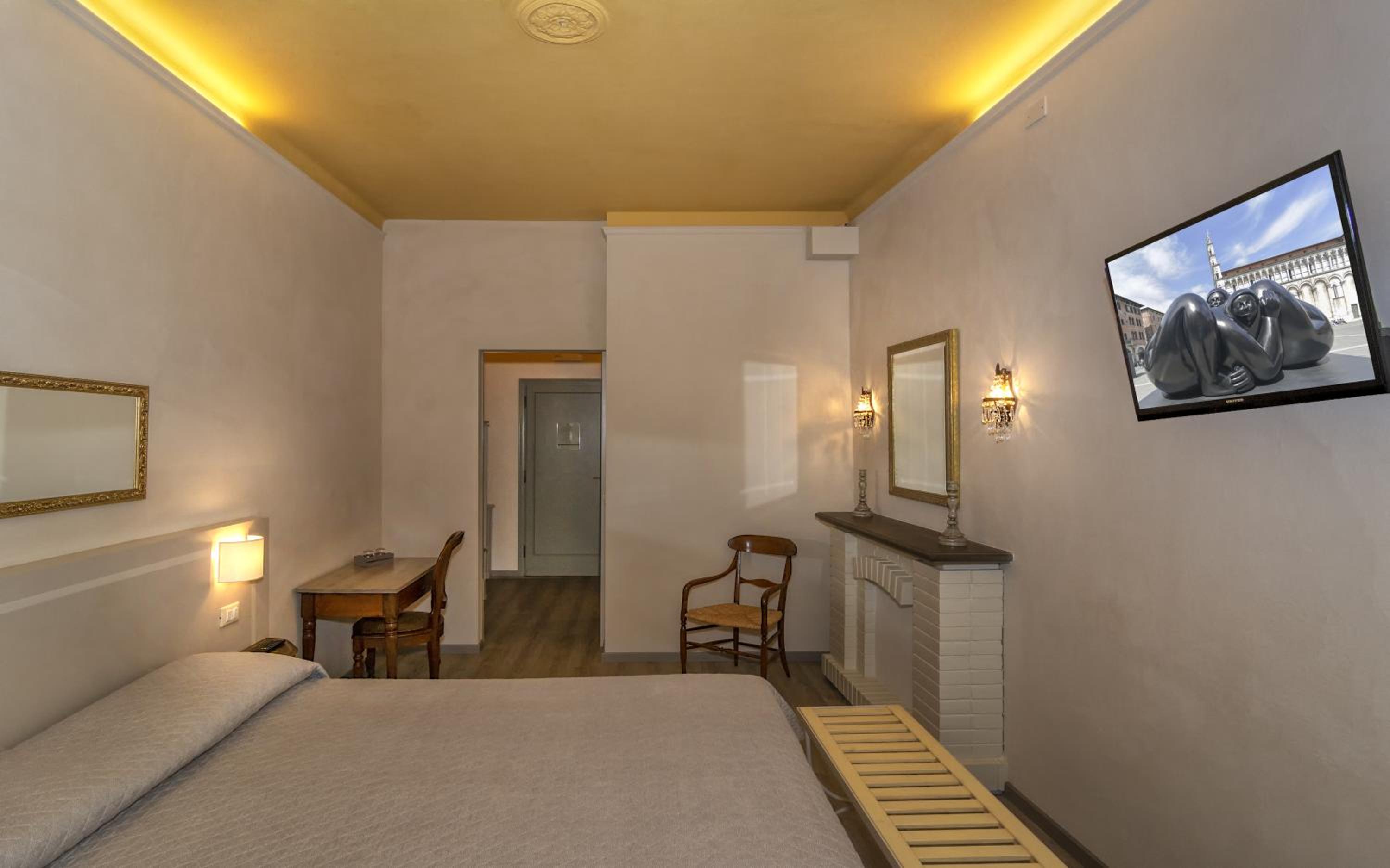 Double Room with Private Bathroom - Photo 14