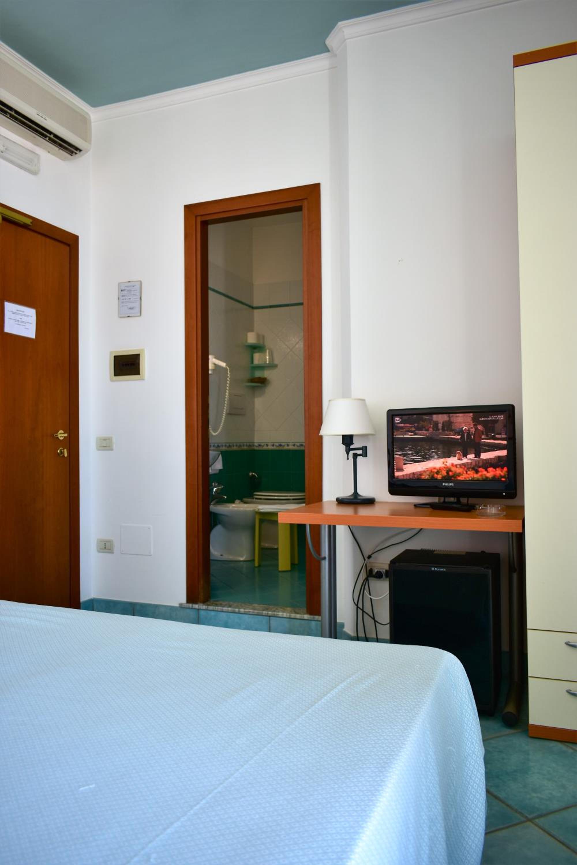Double Room with Balcony and Sea View photo 2