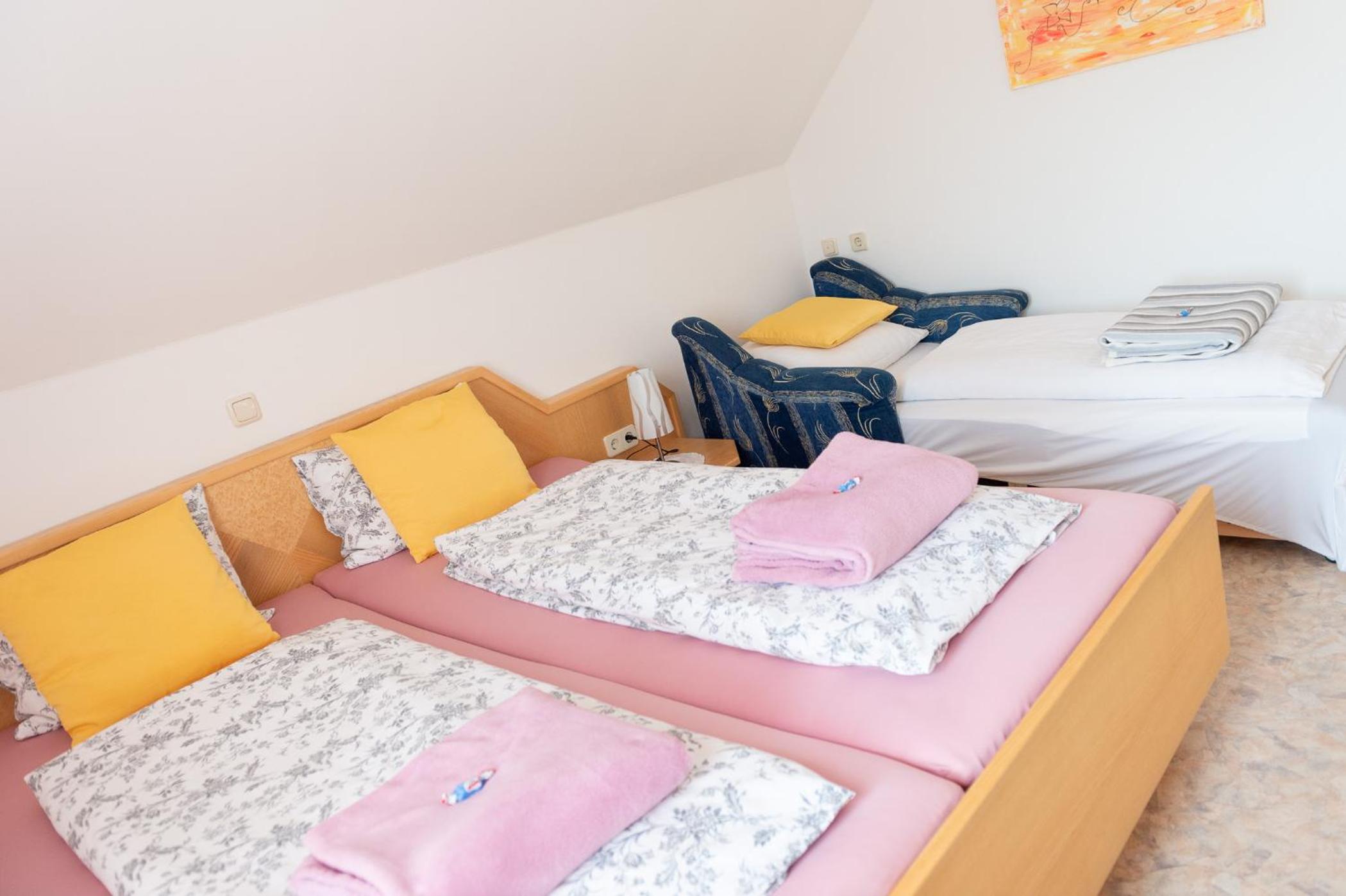Double Room - Photo 7