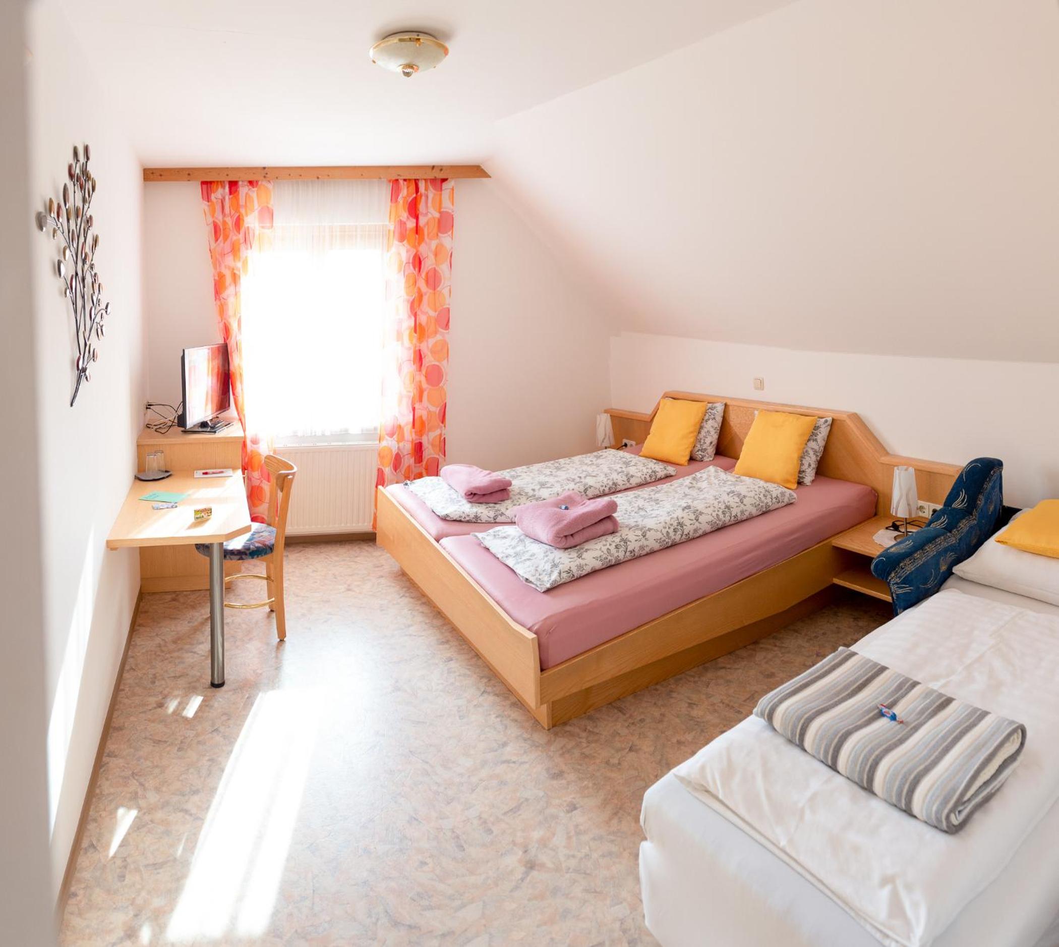 Double Room - Photo 8