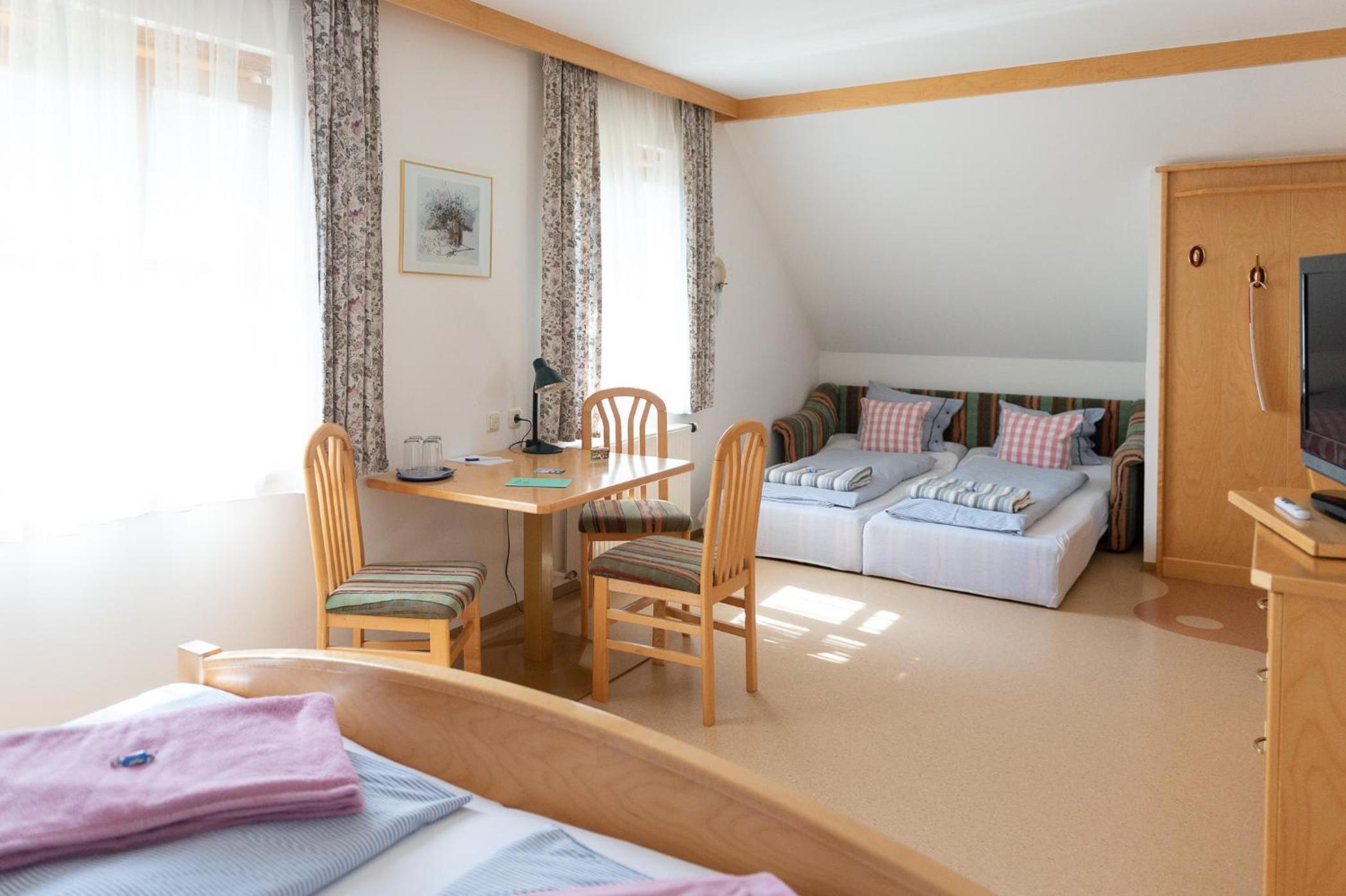 Double Room - Photo 6