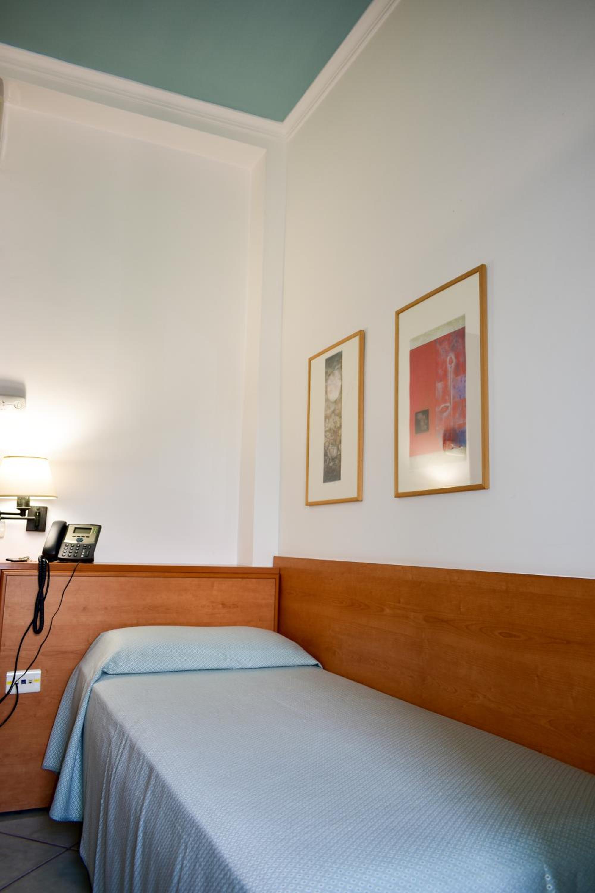 Single Room photo 3