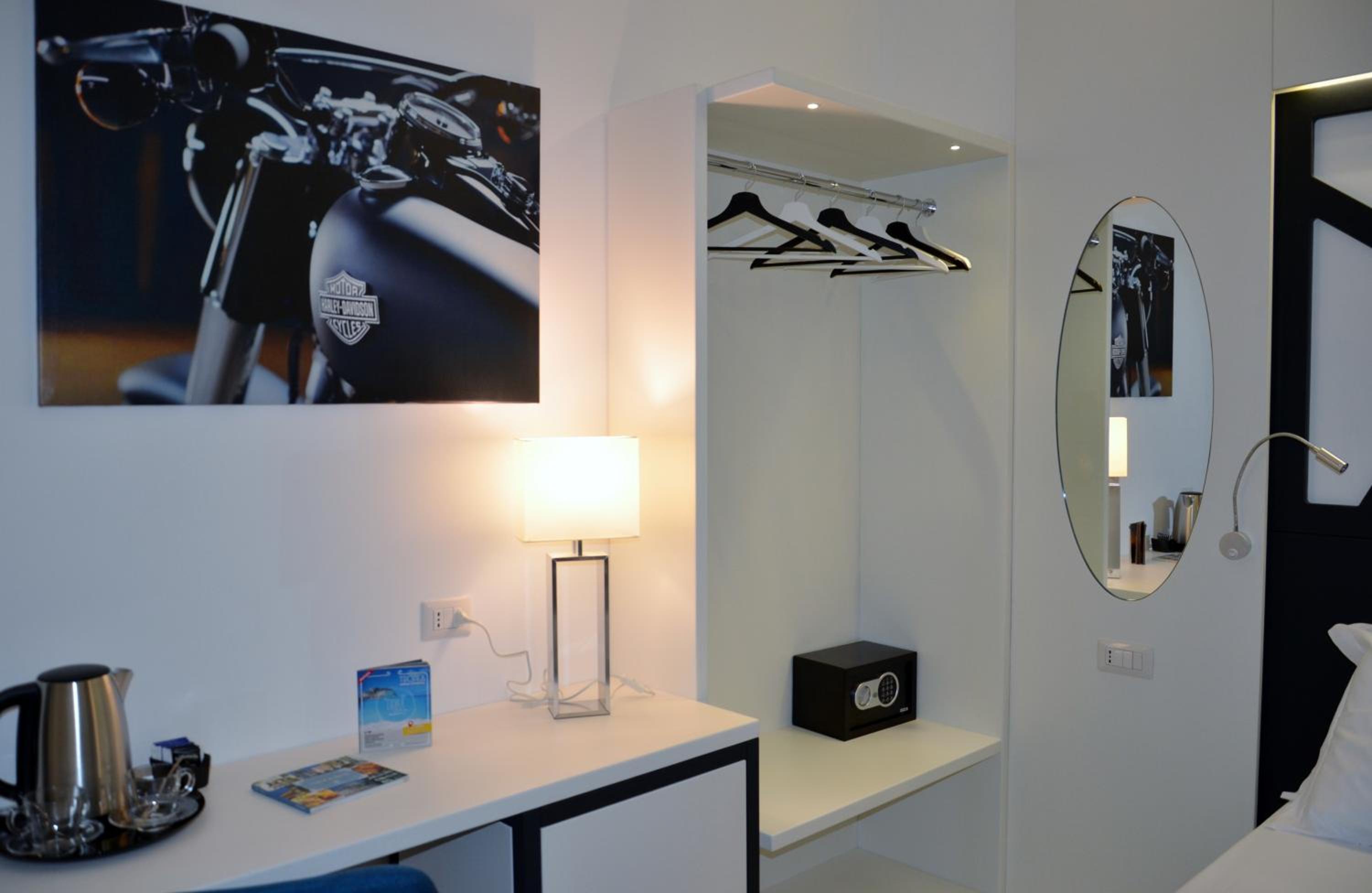 Twin Room with Terrace photo 2