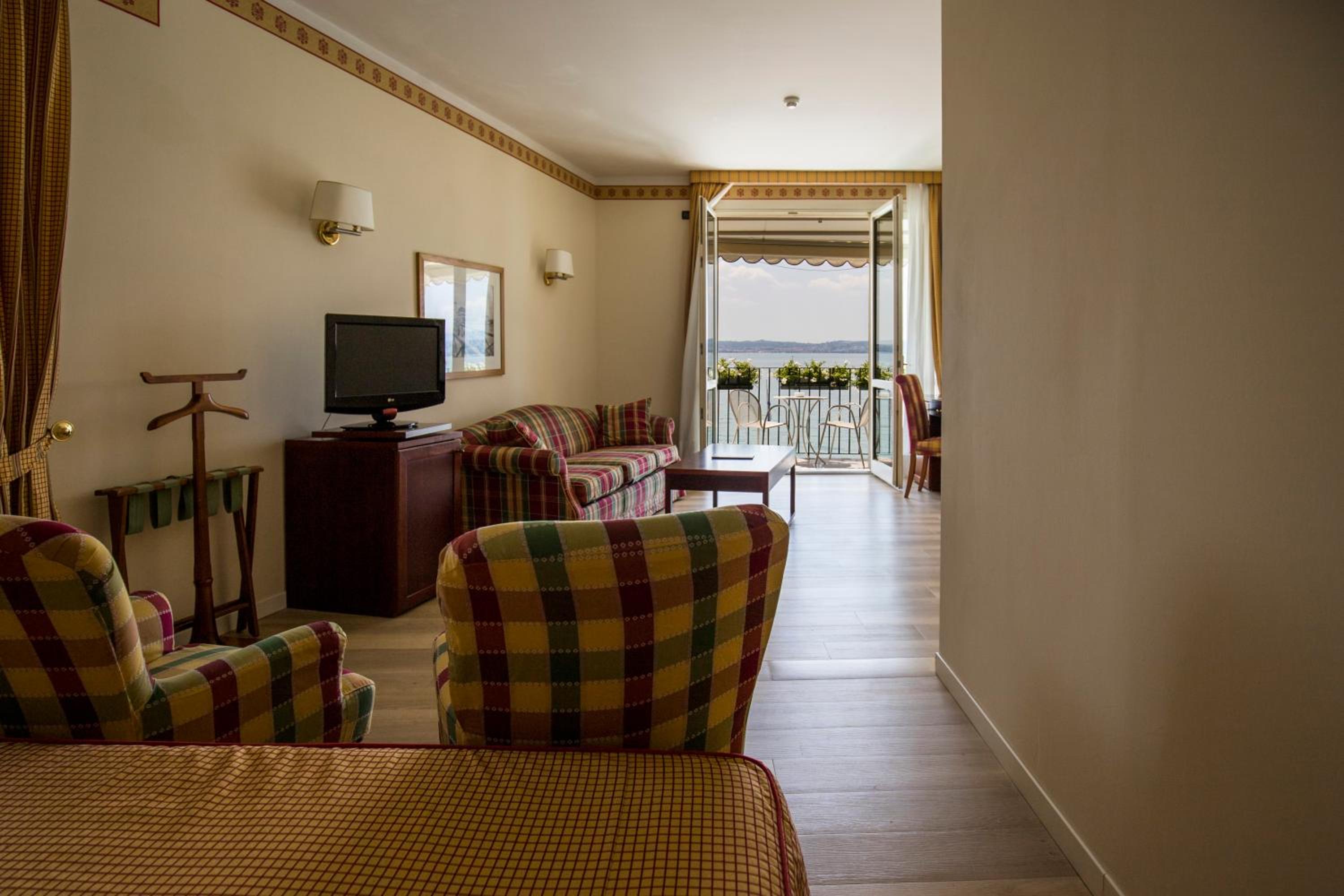 Junior Suite with Balcony and Lake View and Spa Access