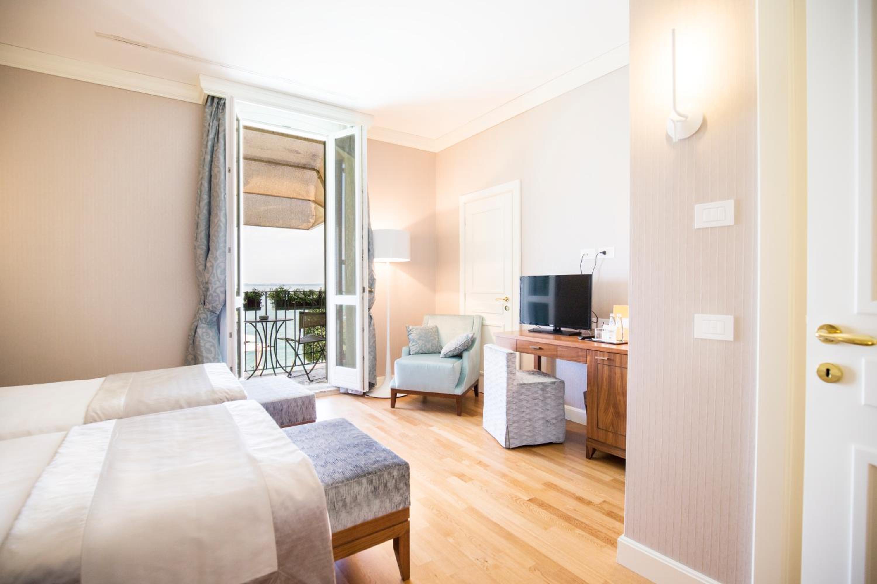 Superior Double Room with Lake View photo 3