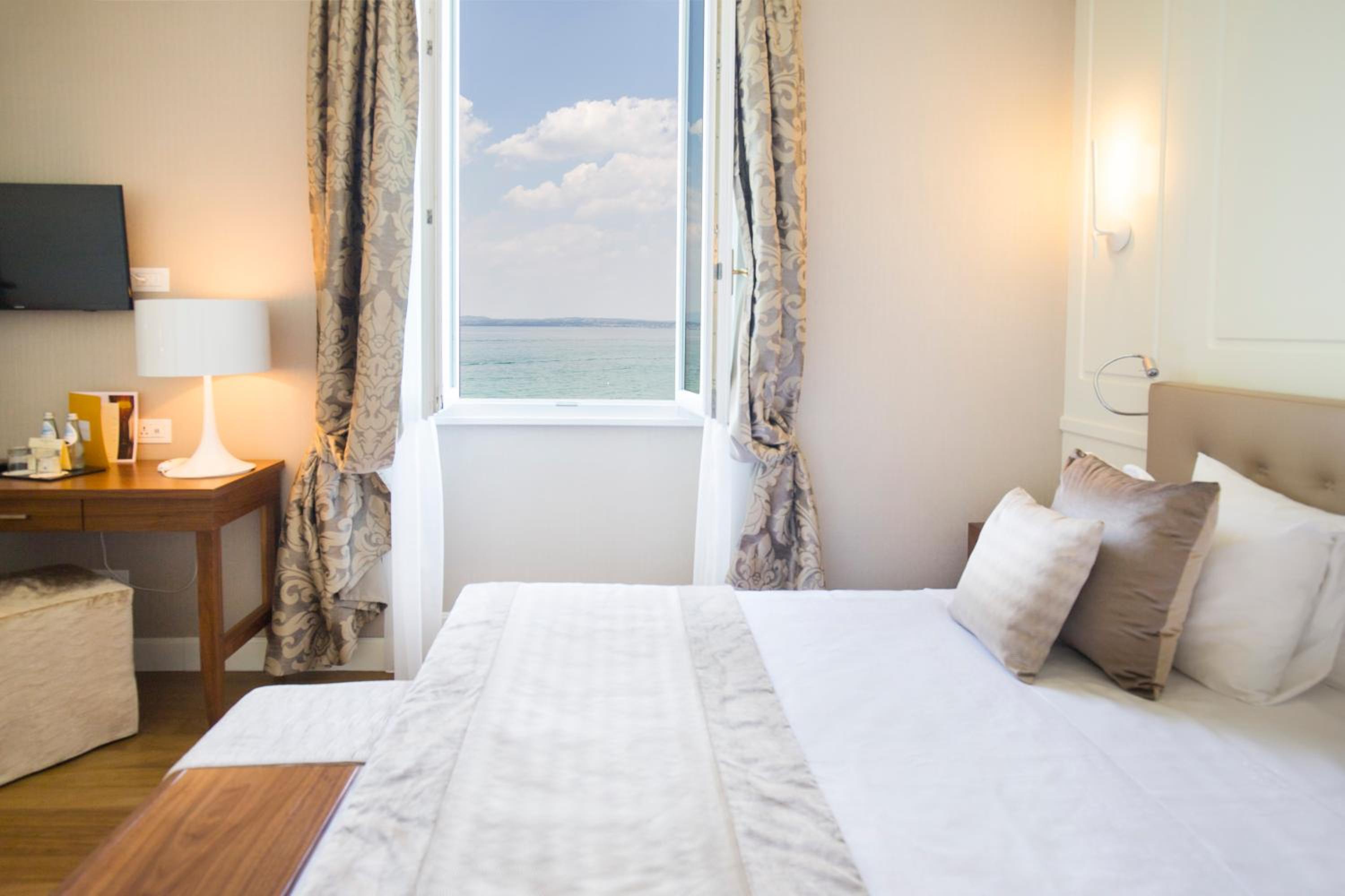 Junior Suite con Balcone e Vista Lago