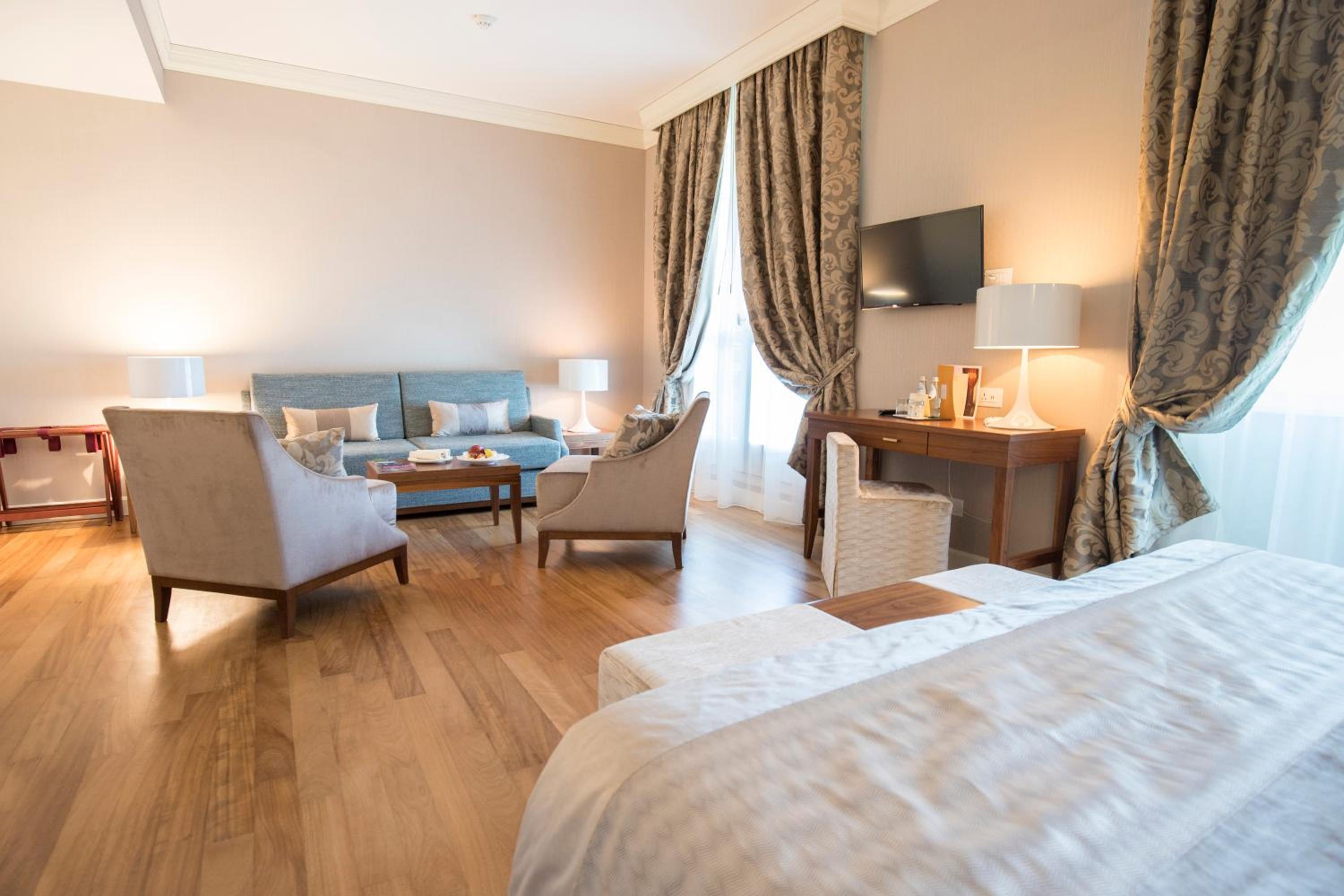 Prestige Double Room with Lake View photo 2
