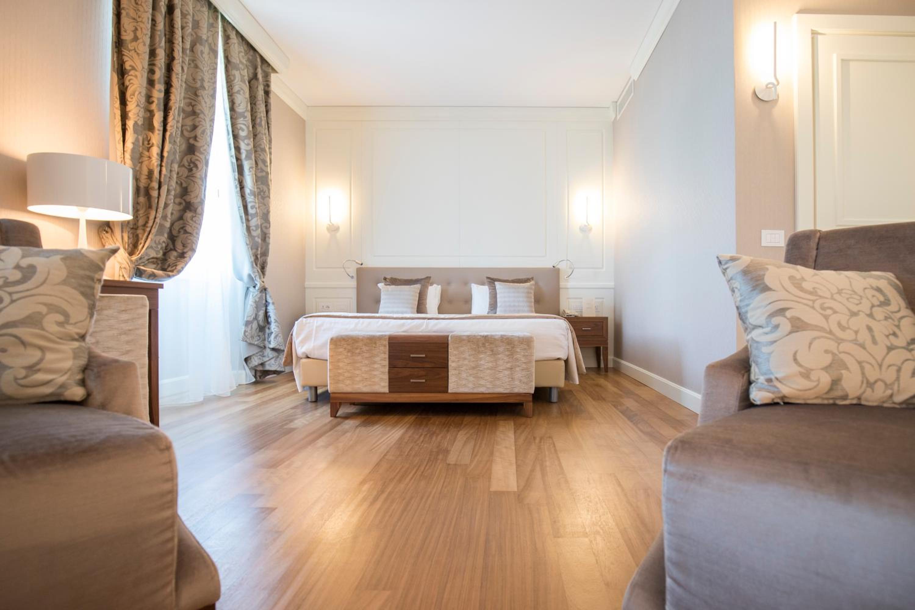 Prestige Double Room with Lake View photo 3