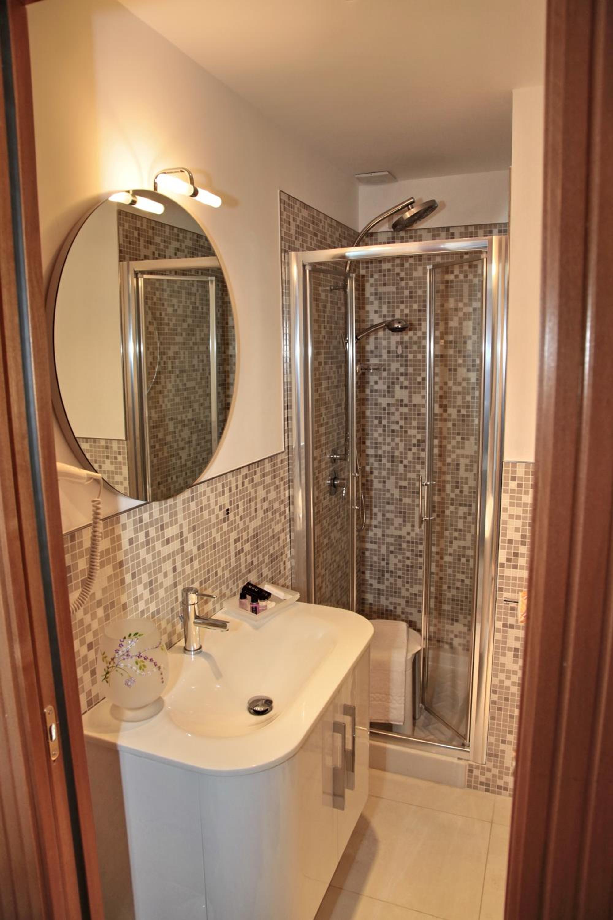 Superior Double or Twin Room - Photo 15