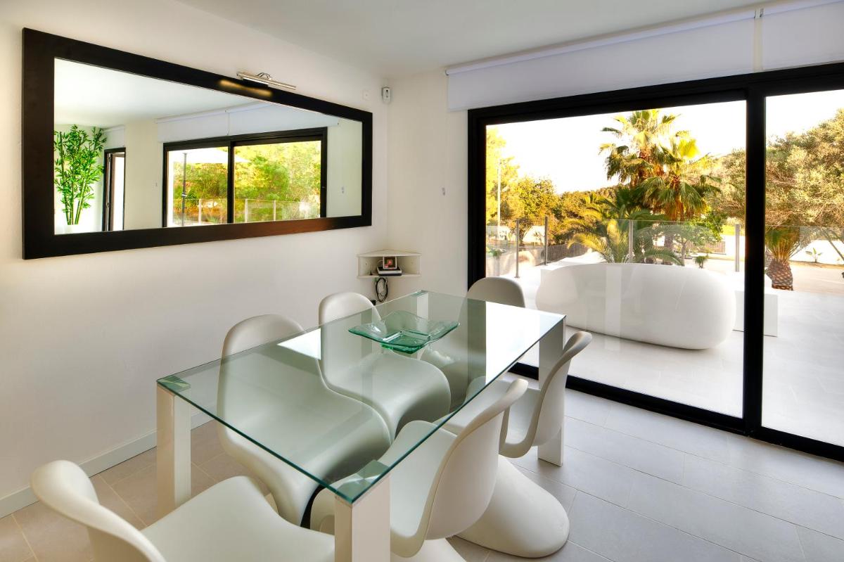 Villa photo 2