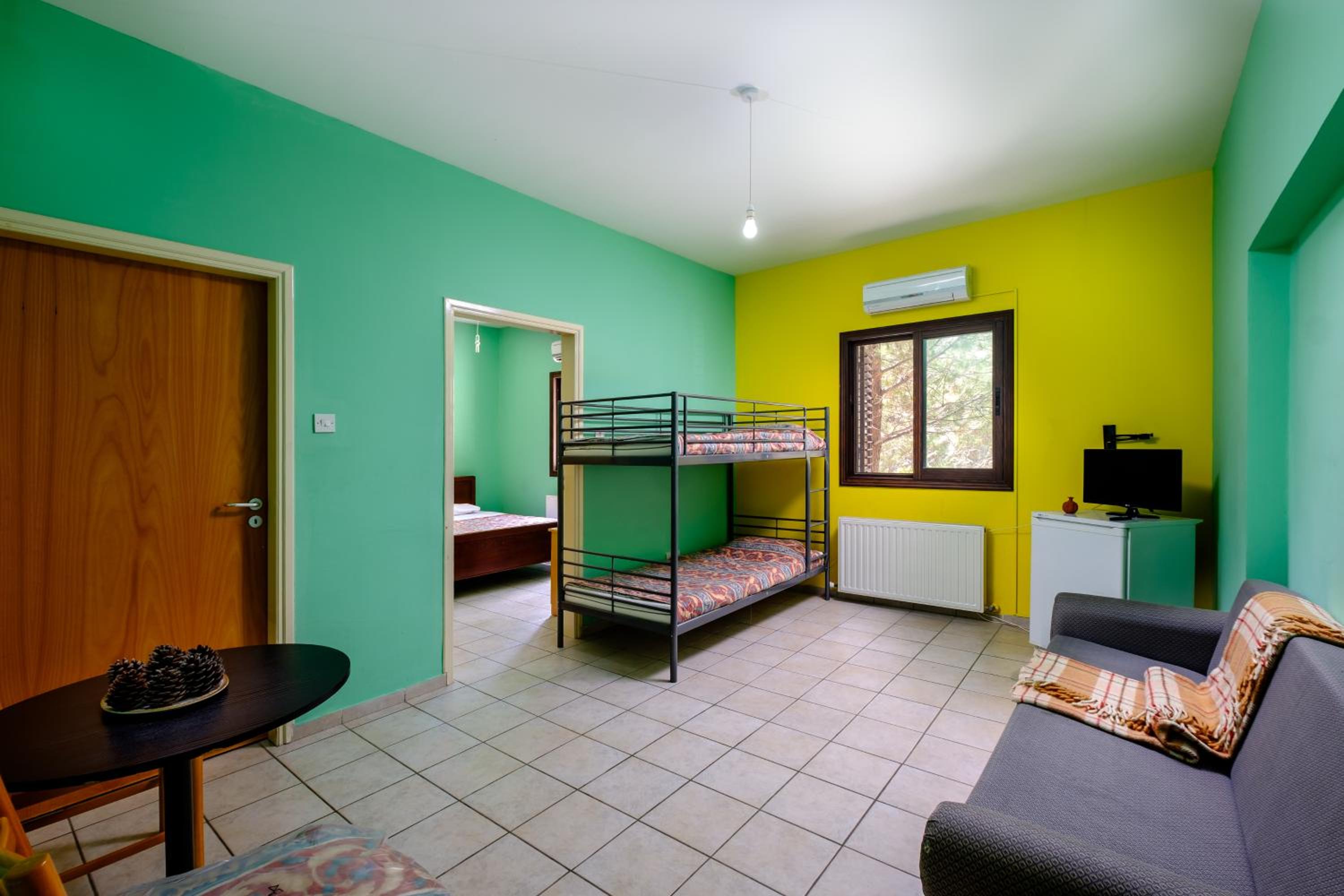 One-Bedroom Apartment photo 2