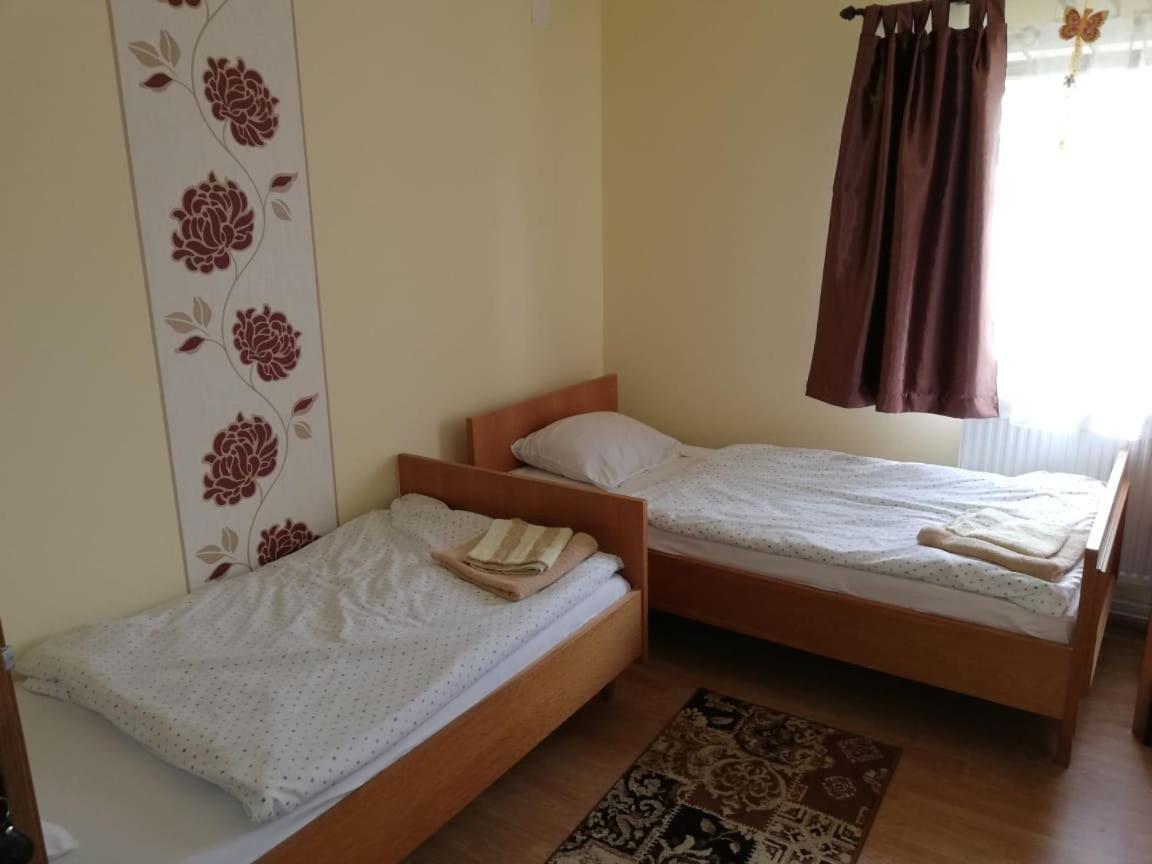 Twin Room - Photo 4