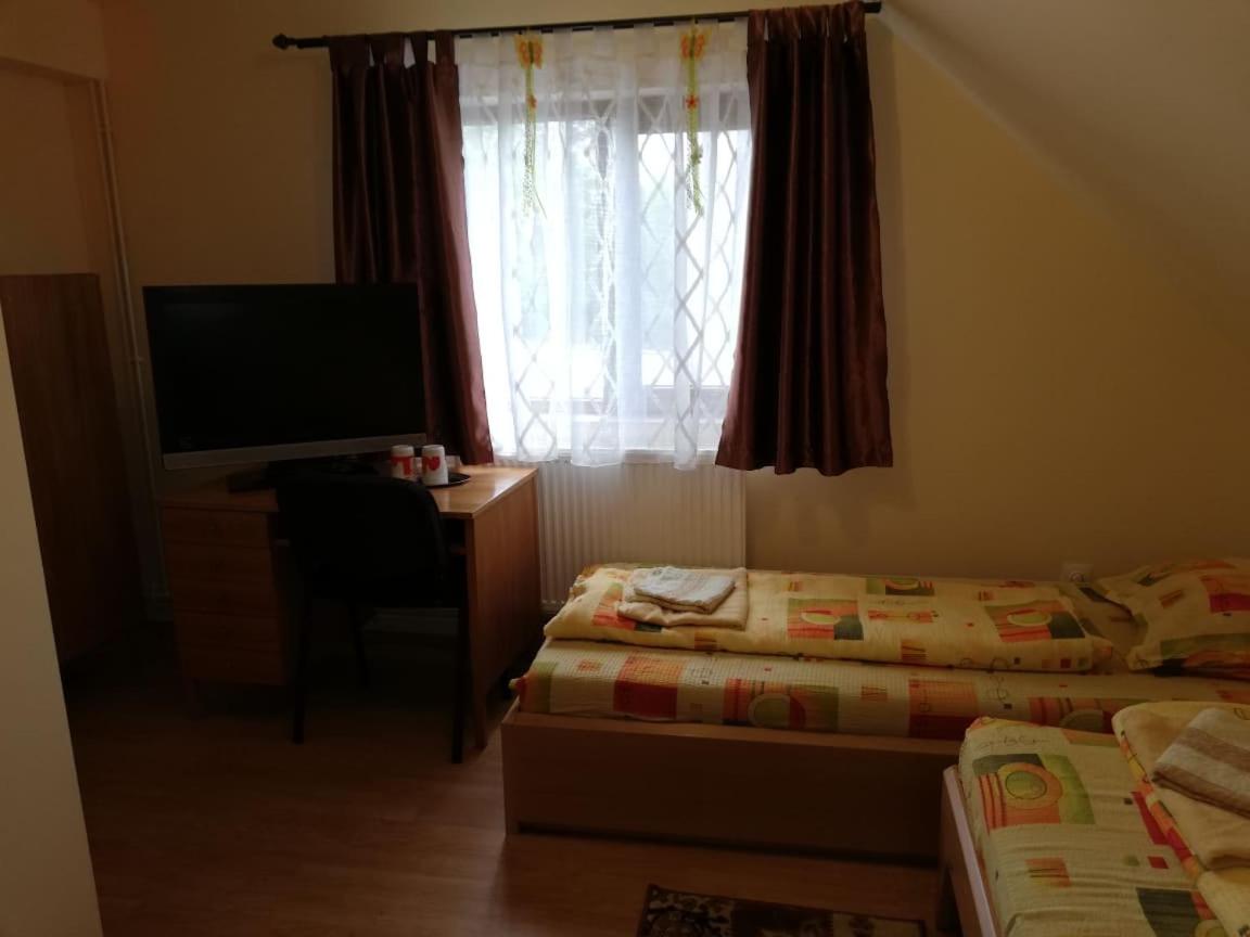 Twin Room - Photo 6