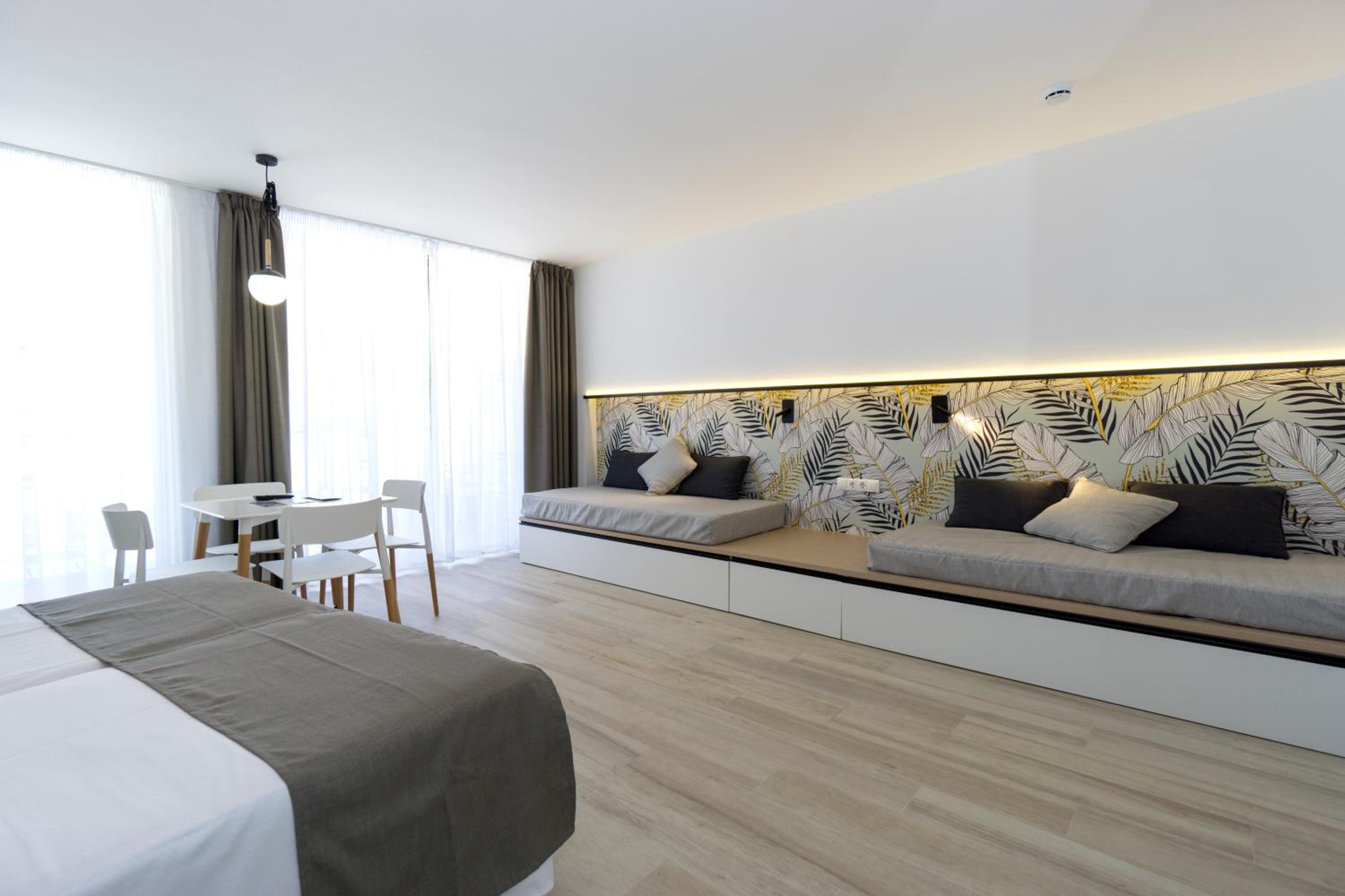 Superior Family Room (2 Adults + 2 Children) - Photo 8