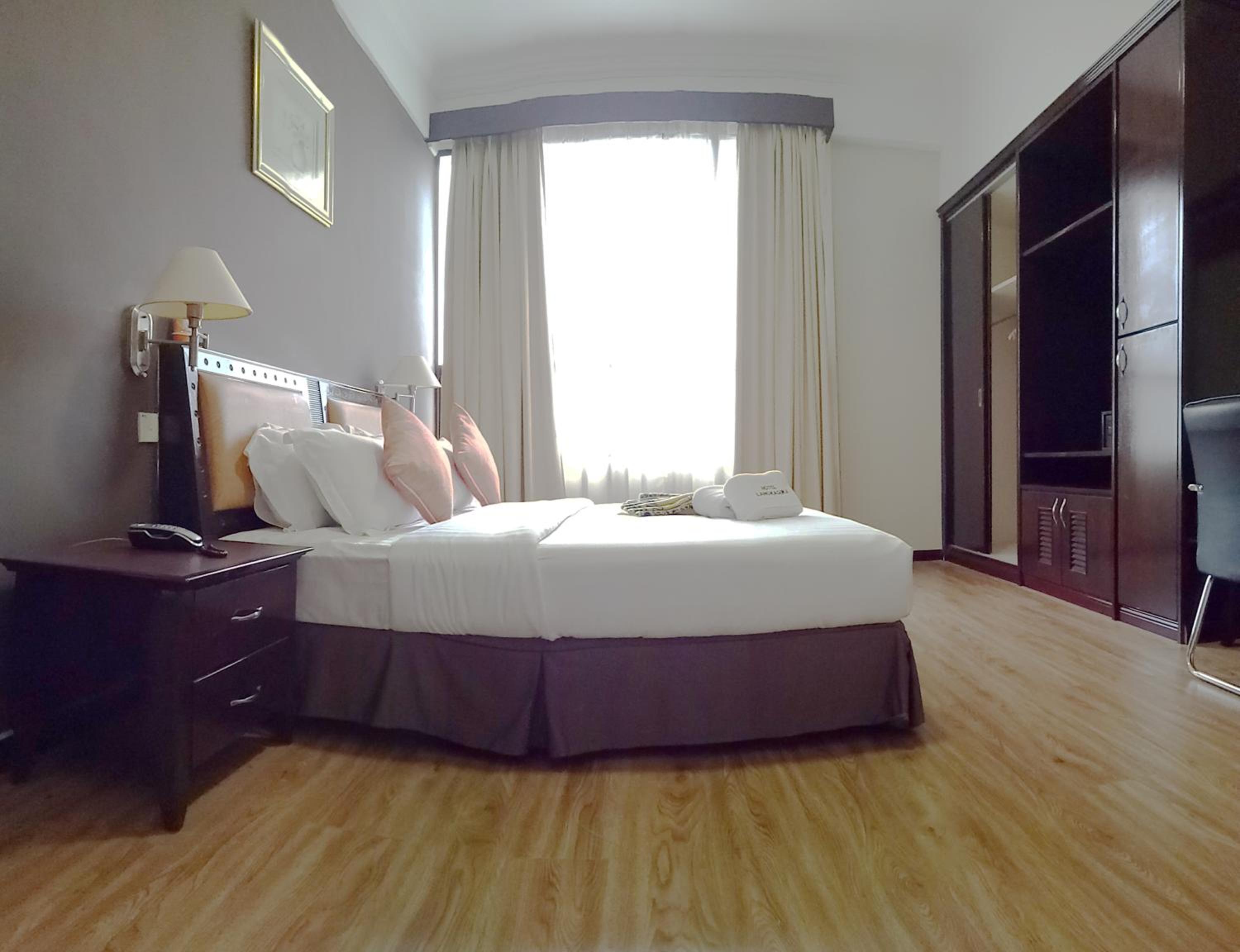 Suite - Photo 2