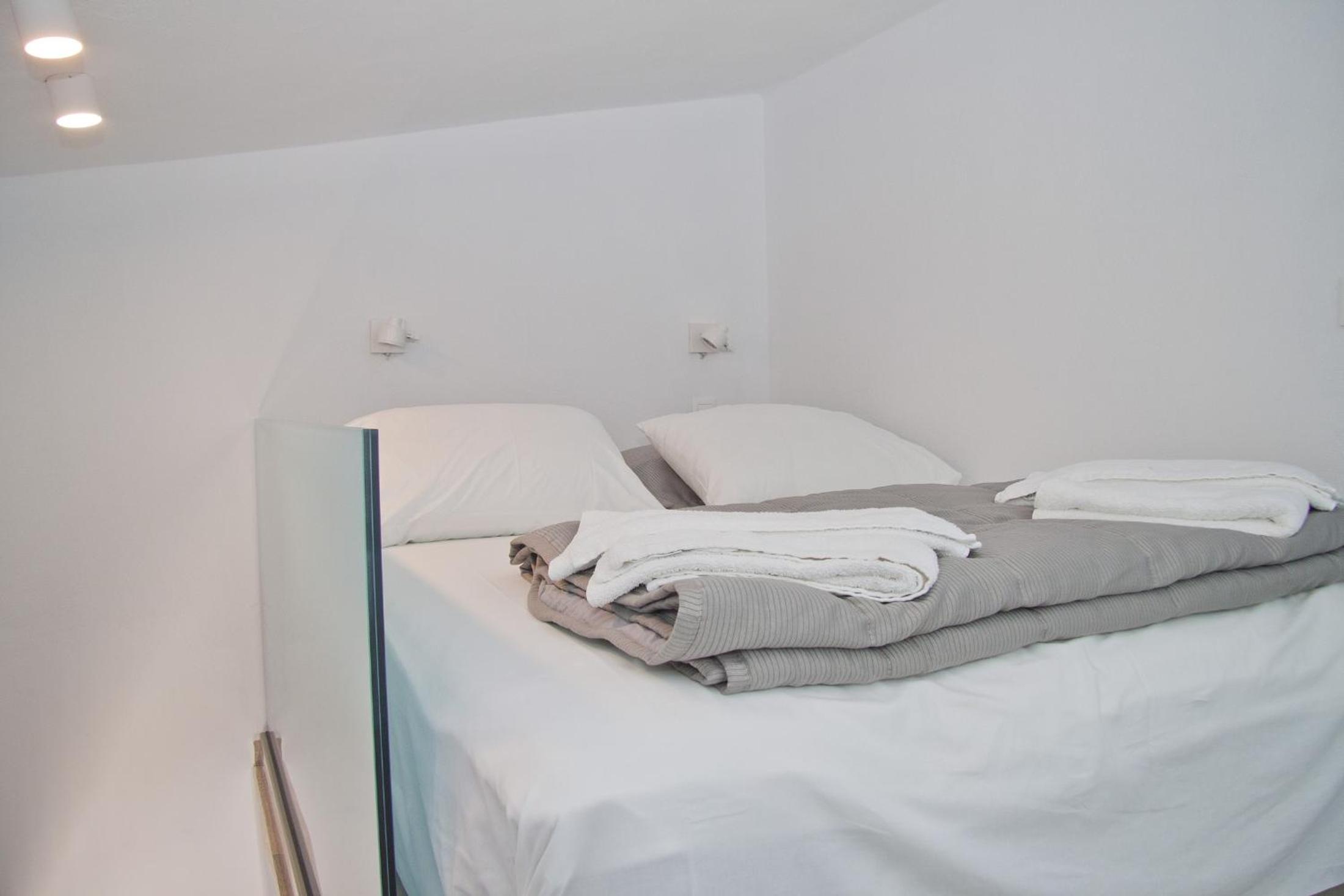 Studio - Split Level Sea View