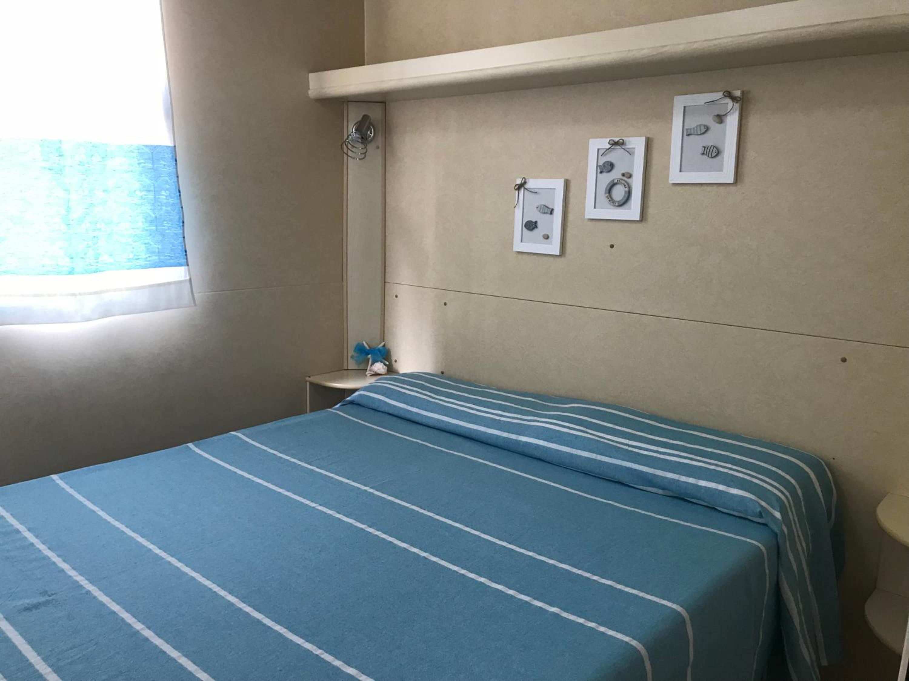 Mobile Home - Photo 4