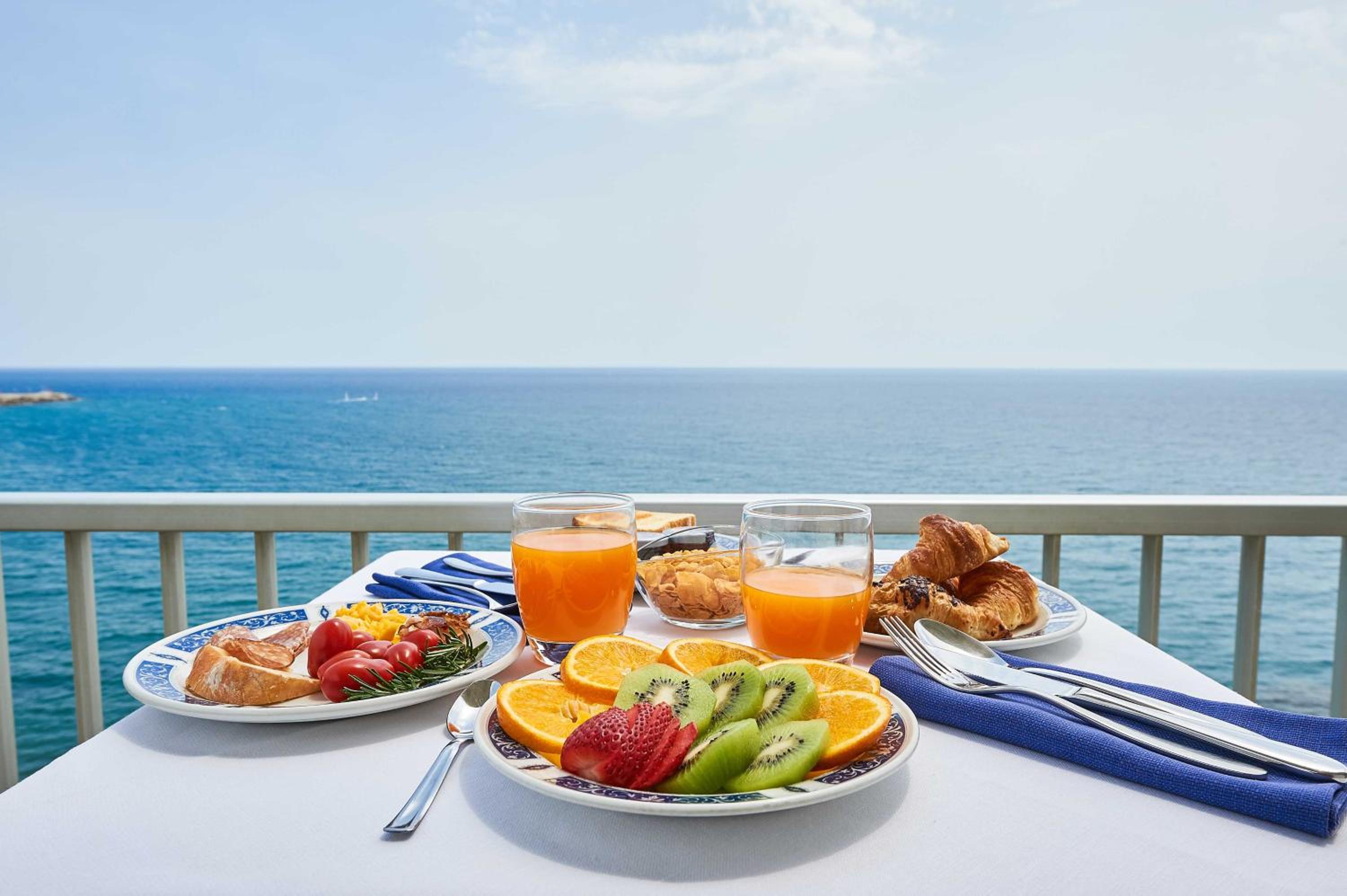 Junior Suite with Balcony and Sea View - Photo 11