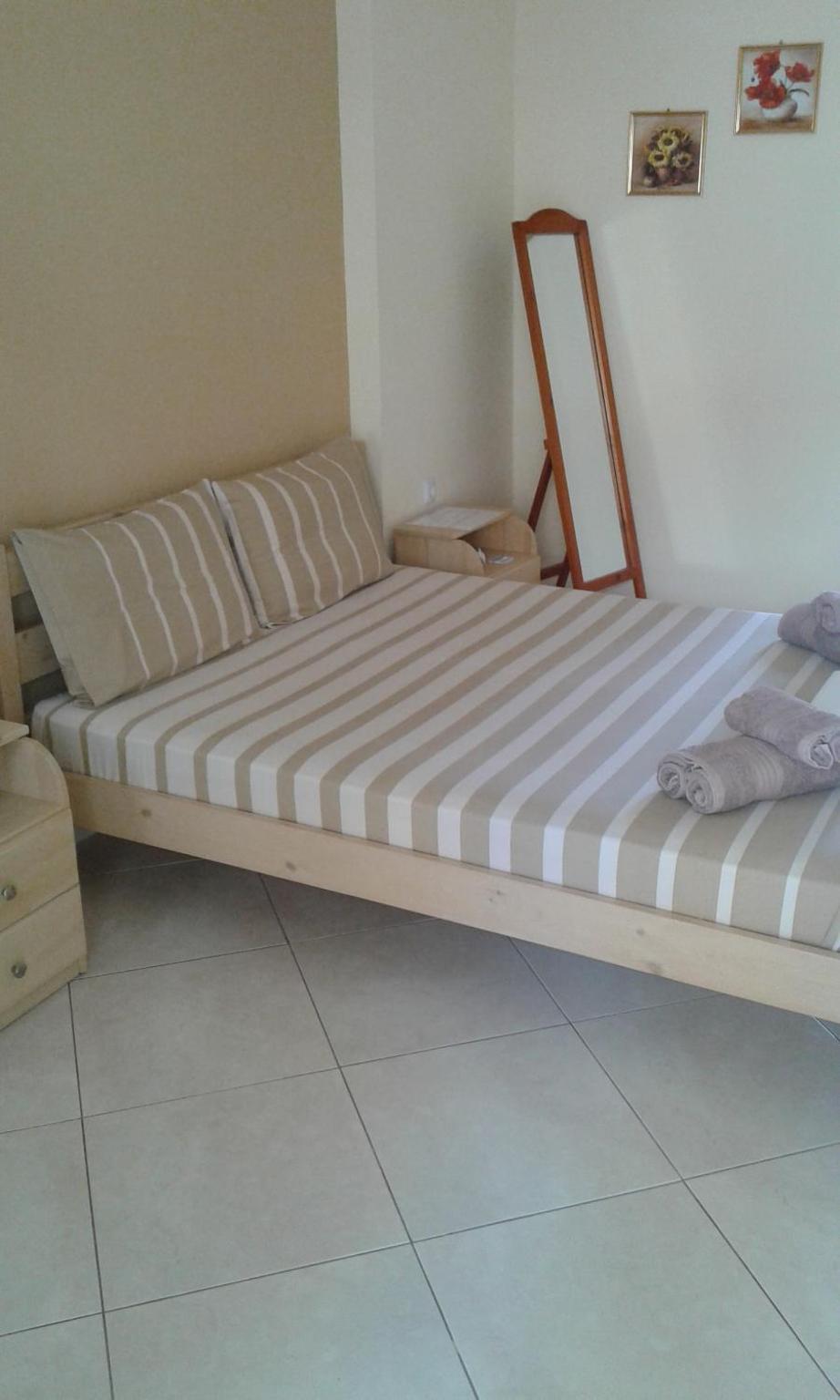 One-Bedroom House photo 1
