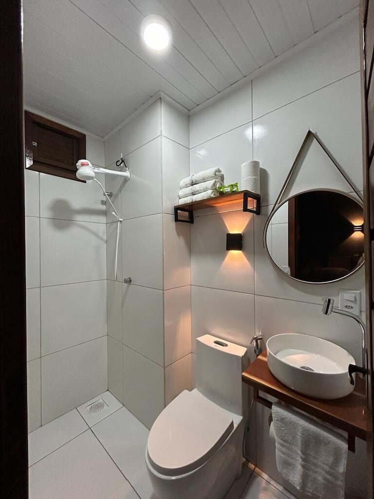 Traditional Room, Multiple Beds, Ensuite photo 2