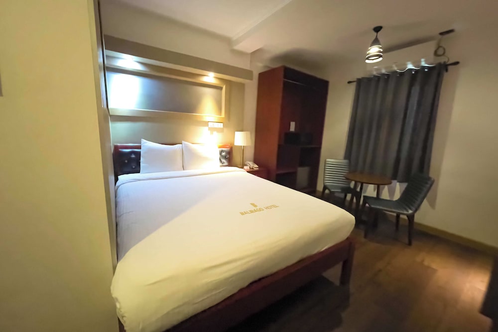 Standard Queen Room
