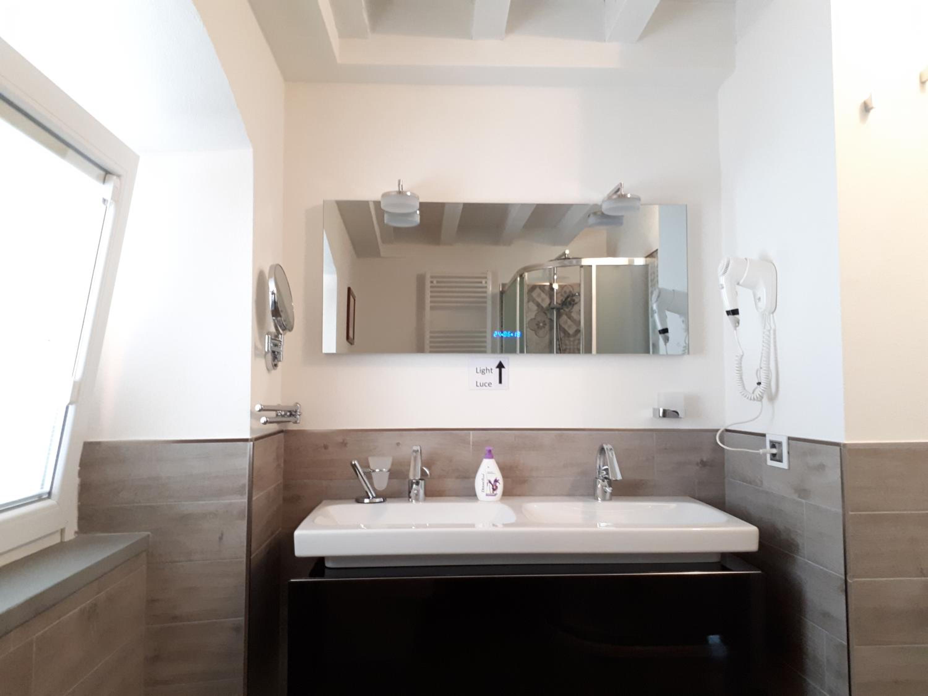 One-Bedroom House - Photo 15