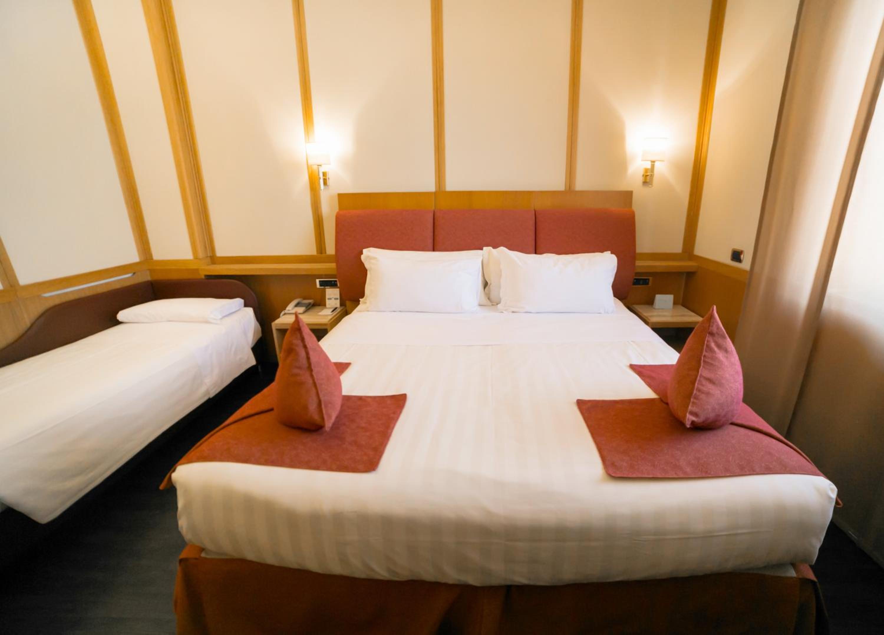Comfort King Room thumbnail 5
