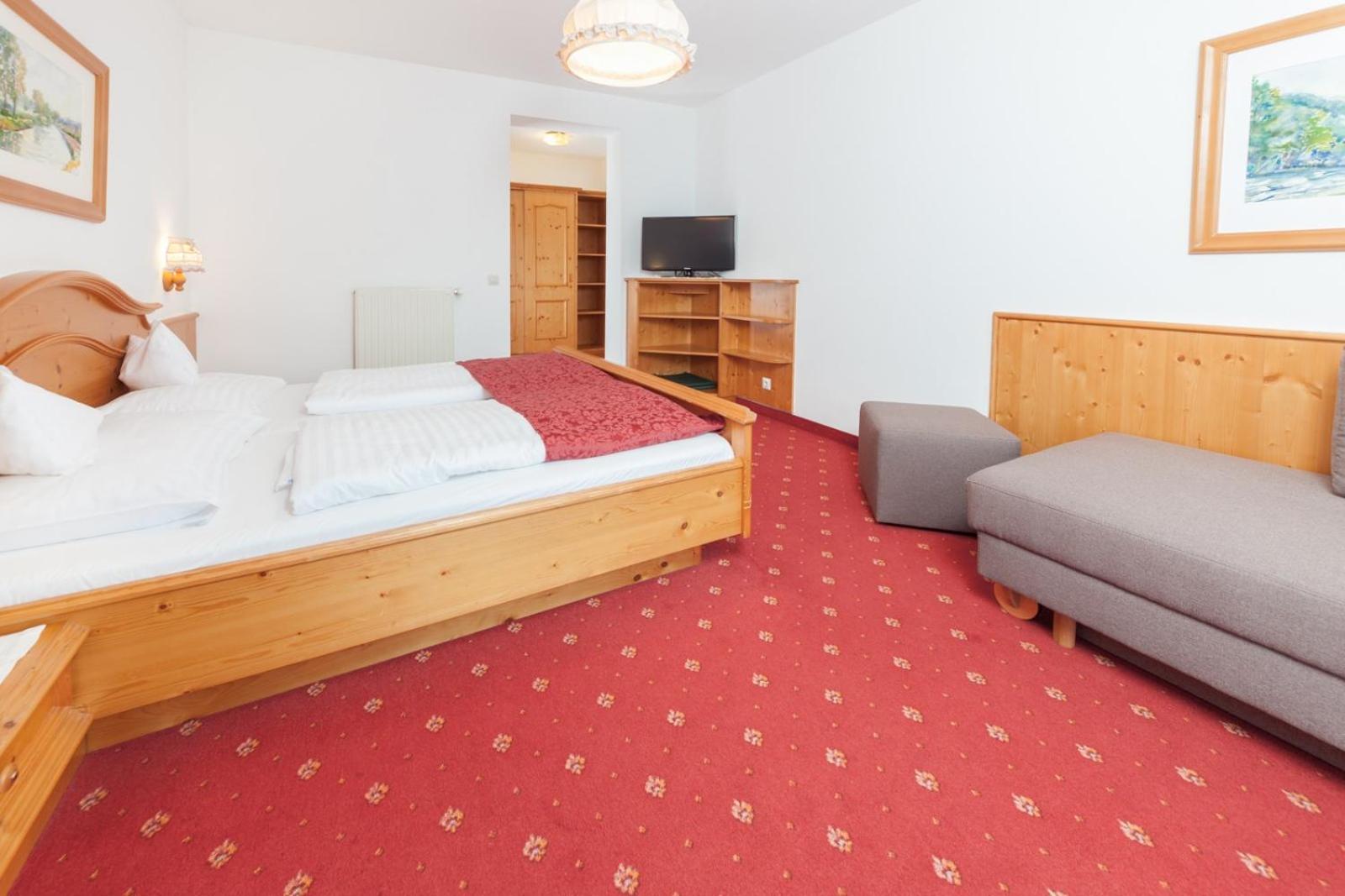 Deluxe Double Room with Balcony photo 2