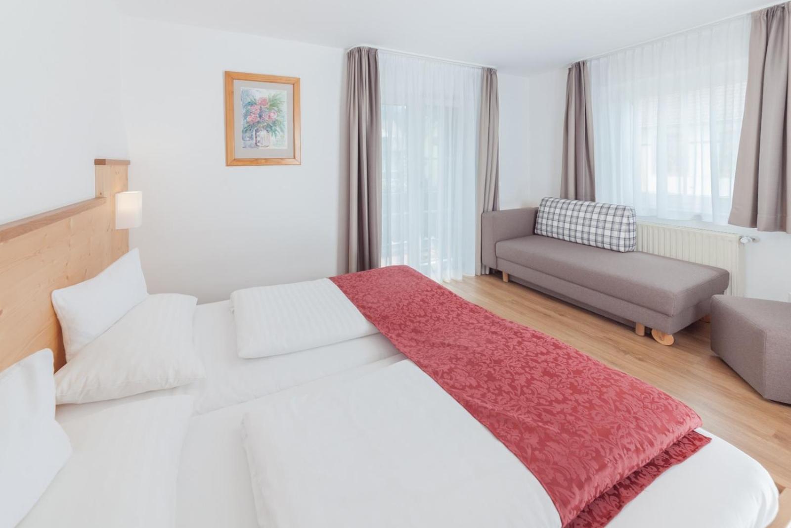 Deluxe Double Room with Balcony photo 3