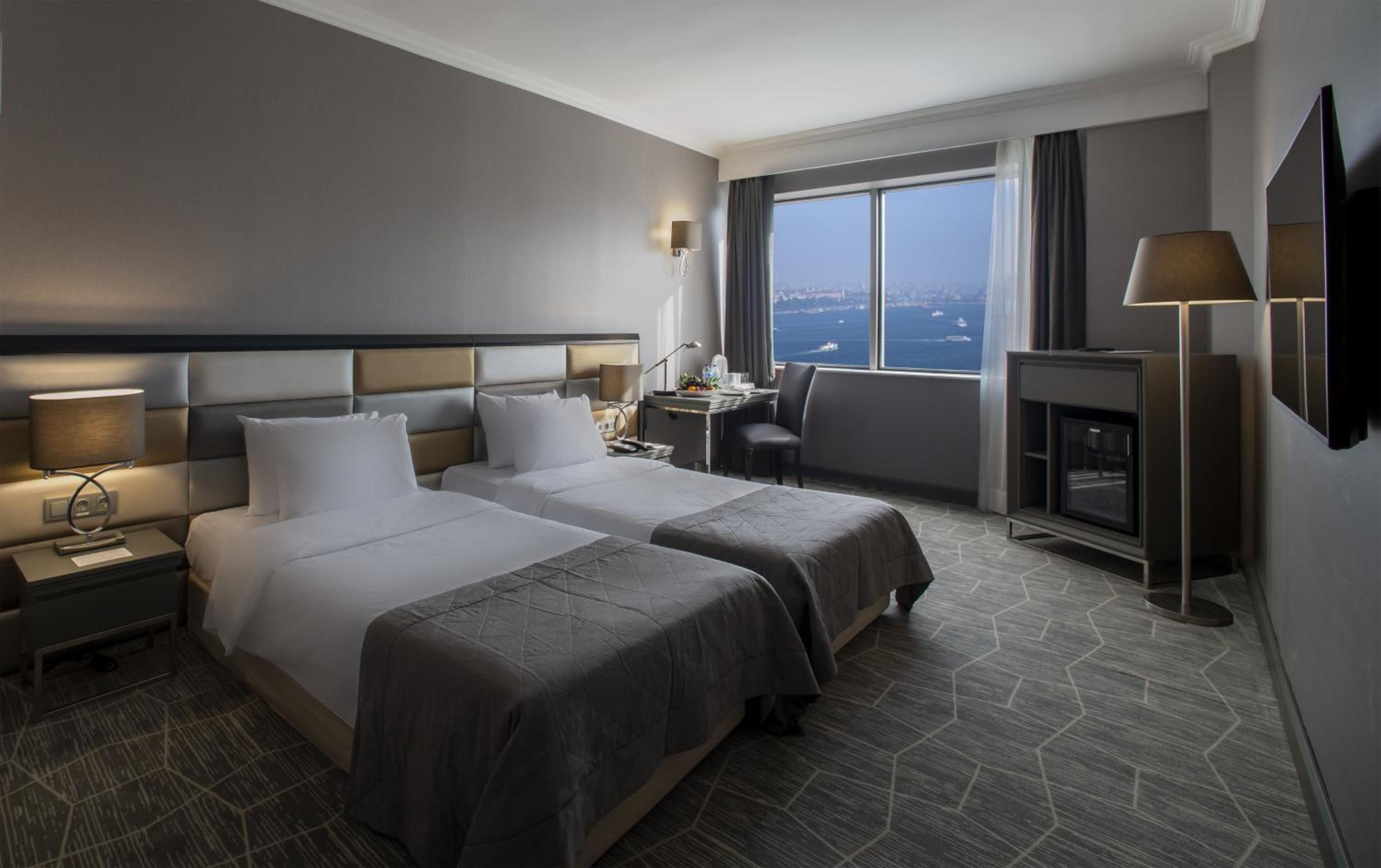 Superior Double or Twin Room with Bosphorus View photo 3