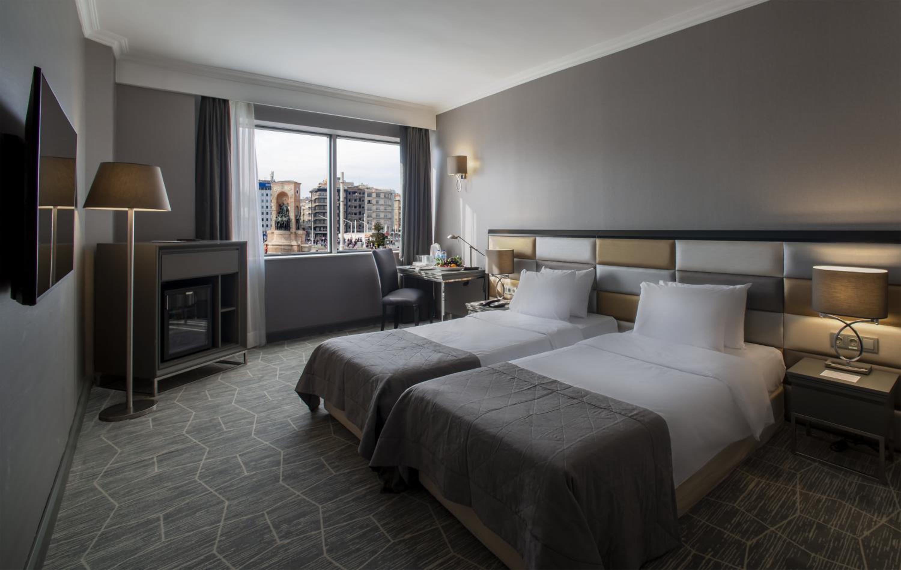 Superior Double or Twin Room with City View photo 1