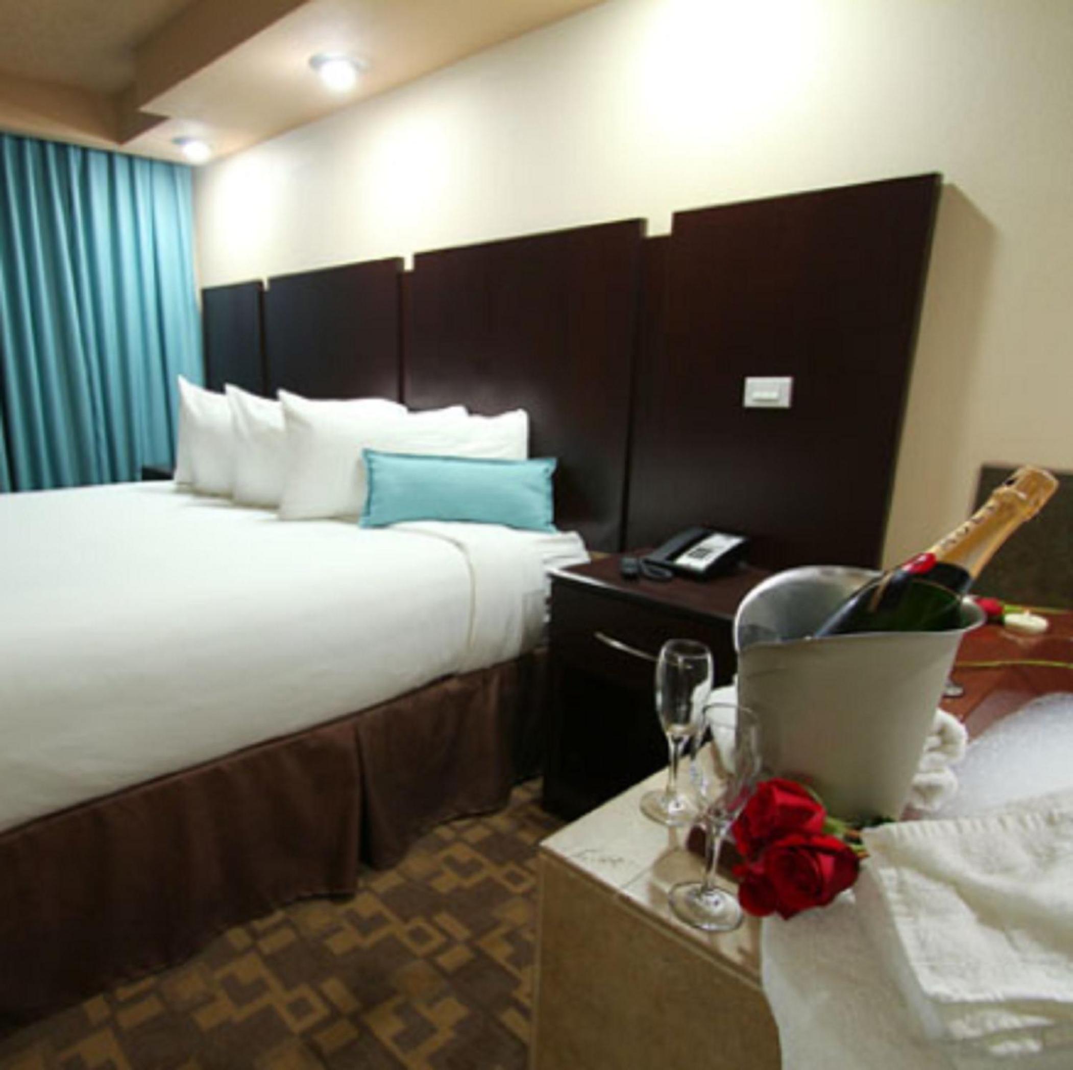 King Room - Non-Smoking - Photo 1