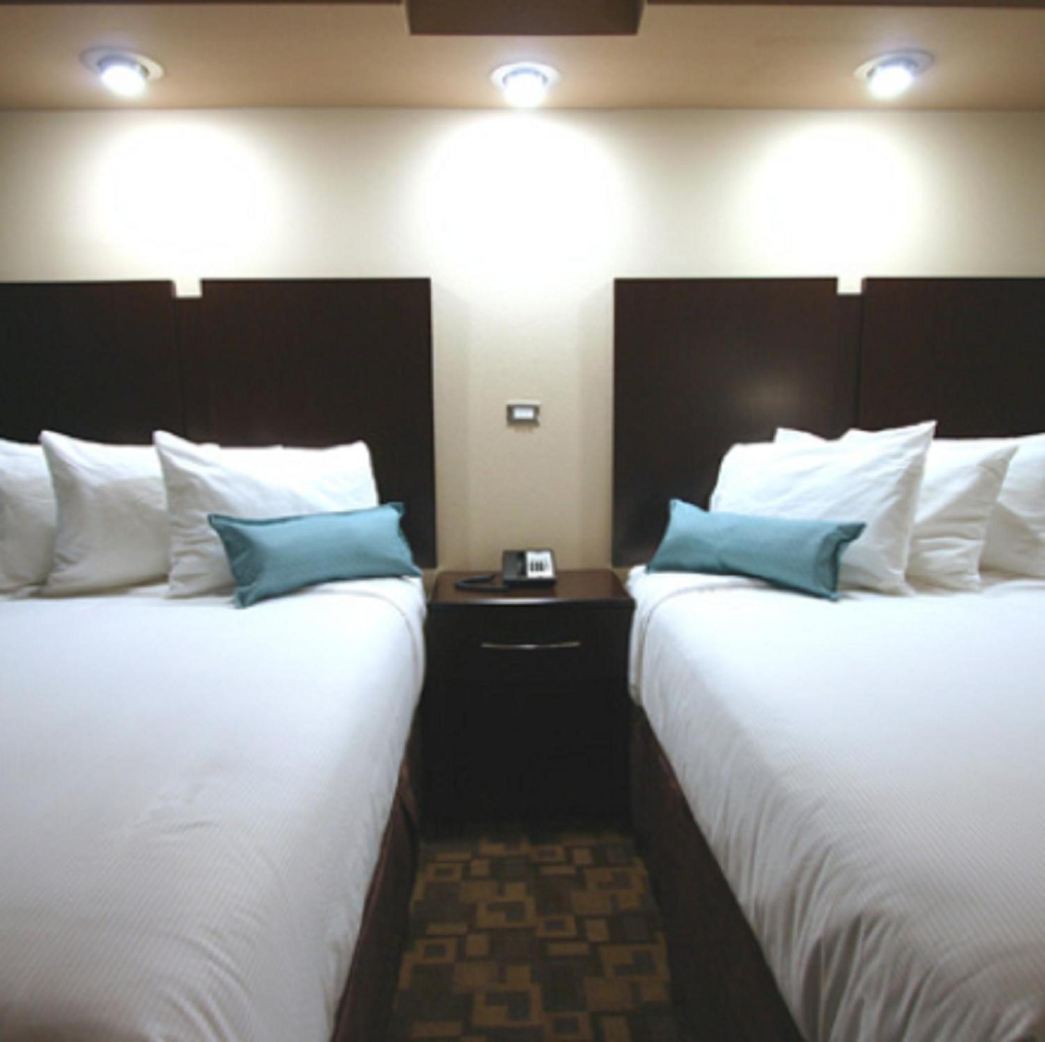 Queen Room with Two Queen Beds - Photo 2