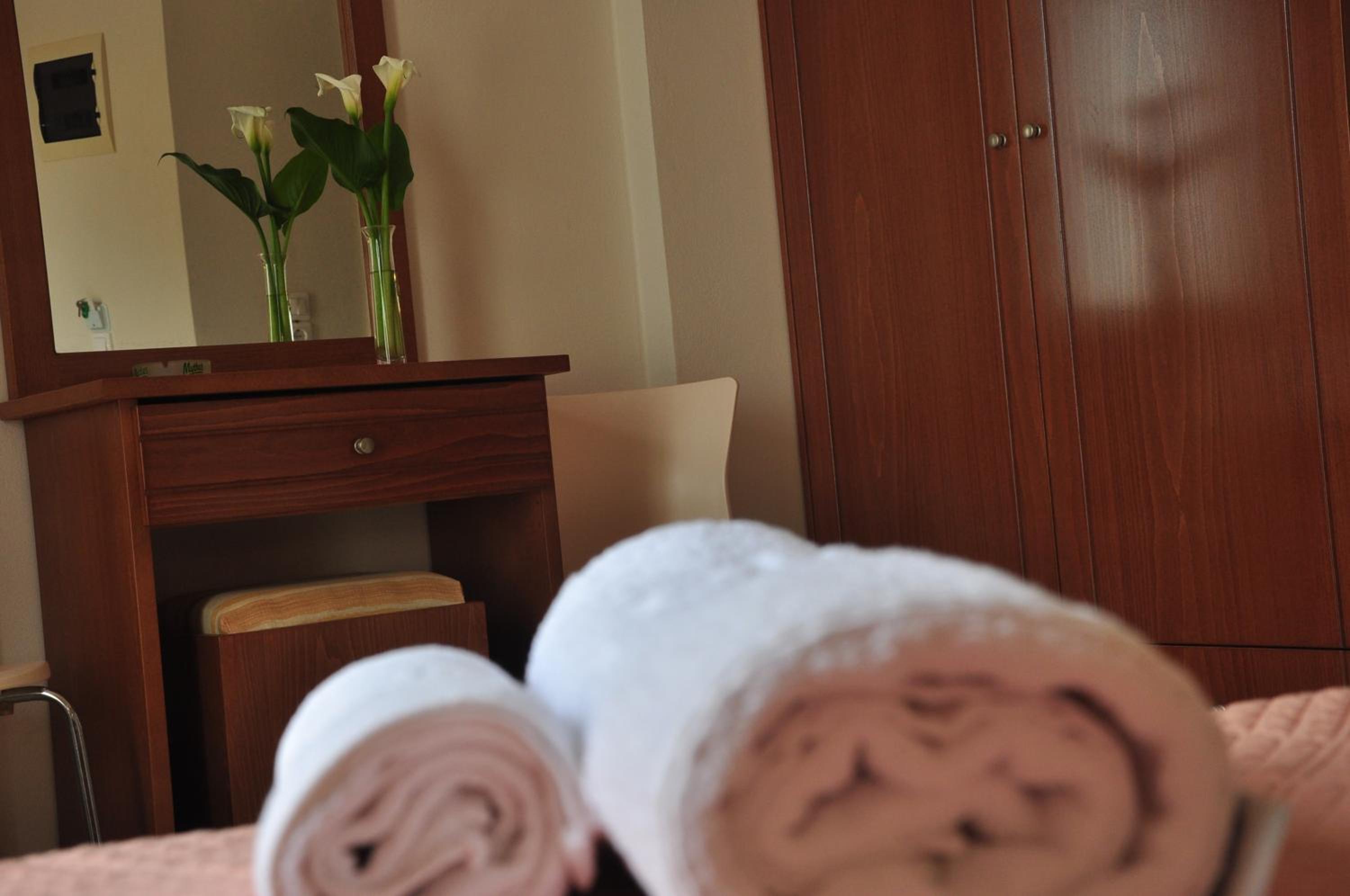 Double or Twin Room - Photo 7