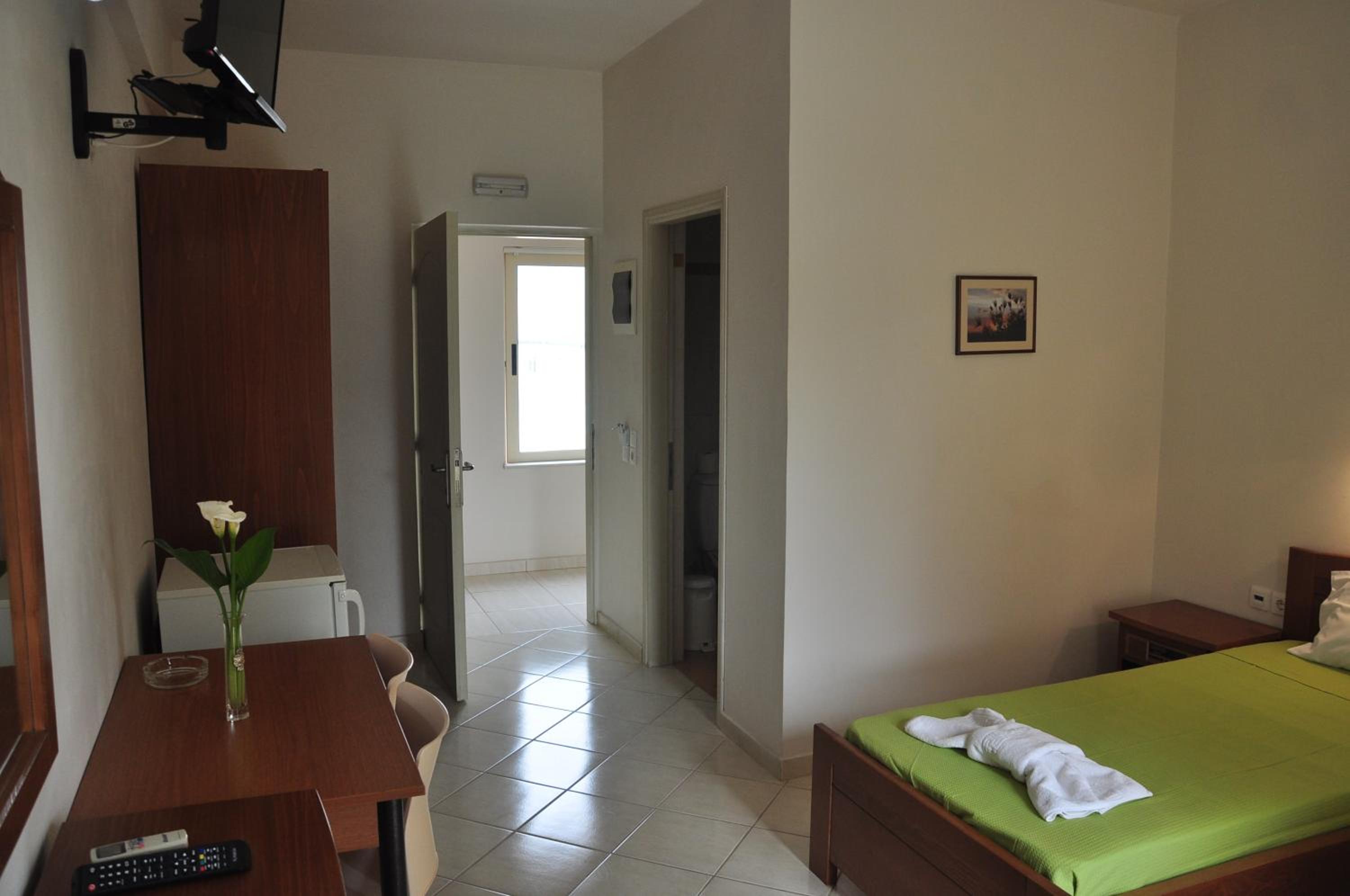 Double or Twin Room - Photo 9