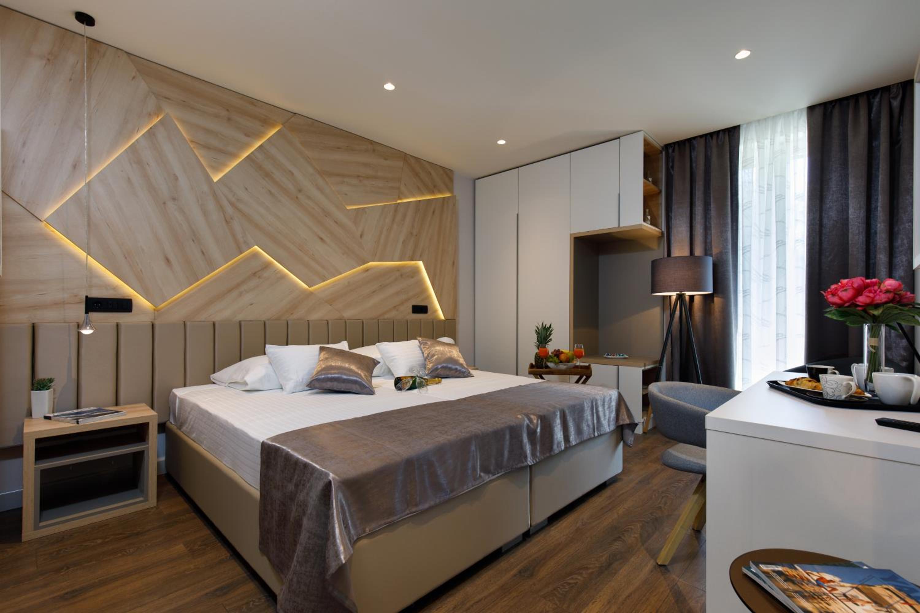 Deluxe Double or Twin Room with Balcony - Photo 11